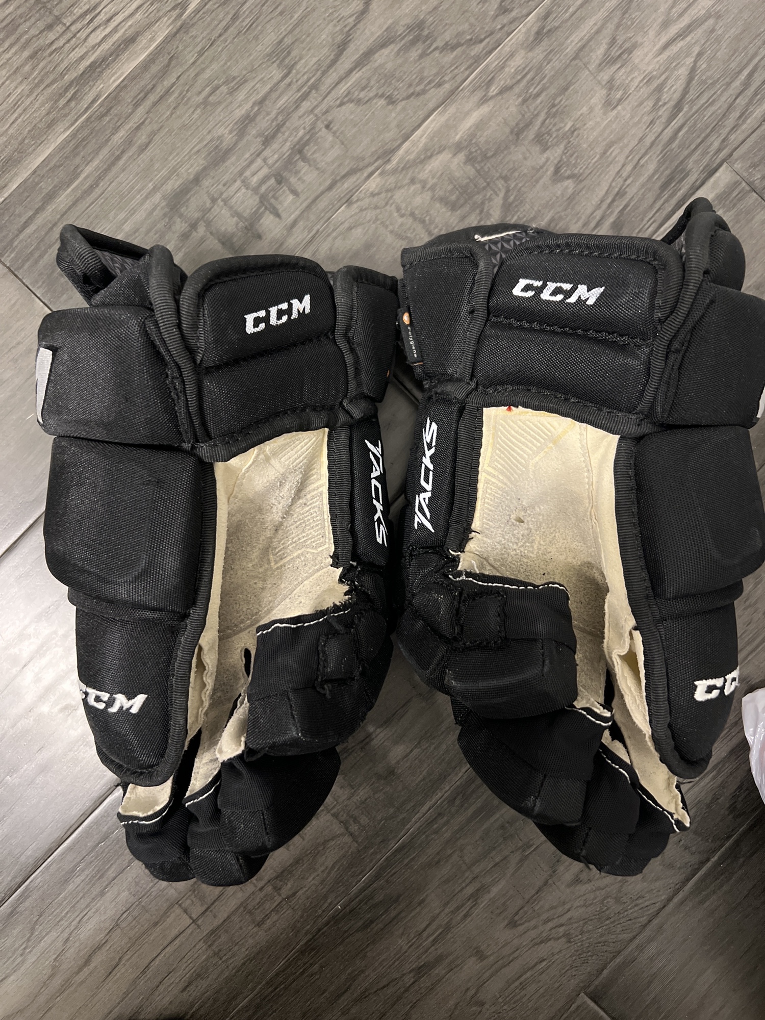 CCM 14" 4R Lite TACKS Gloves Excellent Condition SidelineSwap