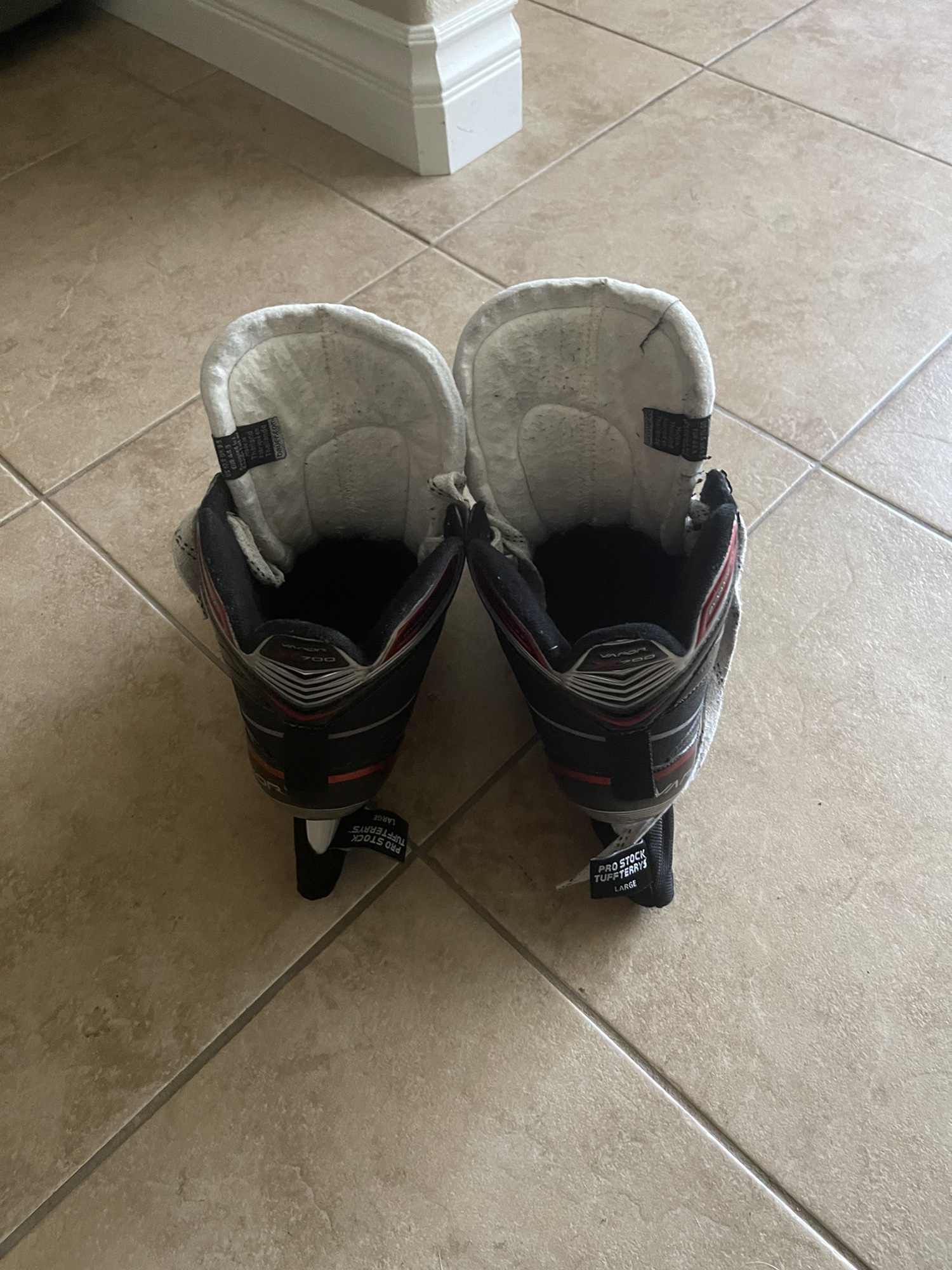 Bauer Vapor X700 goalie skates US 10.5 UK 9.5 EUR 44.5 SidelineSwap Bauer Vapor X700 goalie skates US 10.5 UK 9.5 EUR 44.5 SidelineSwap