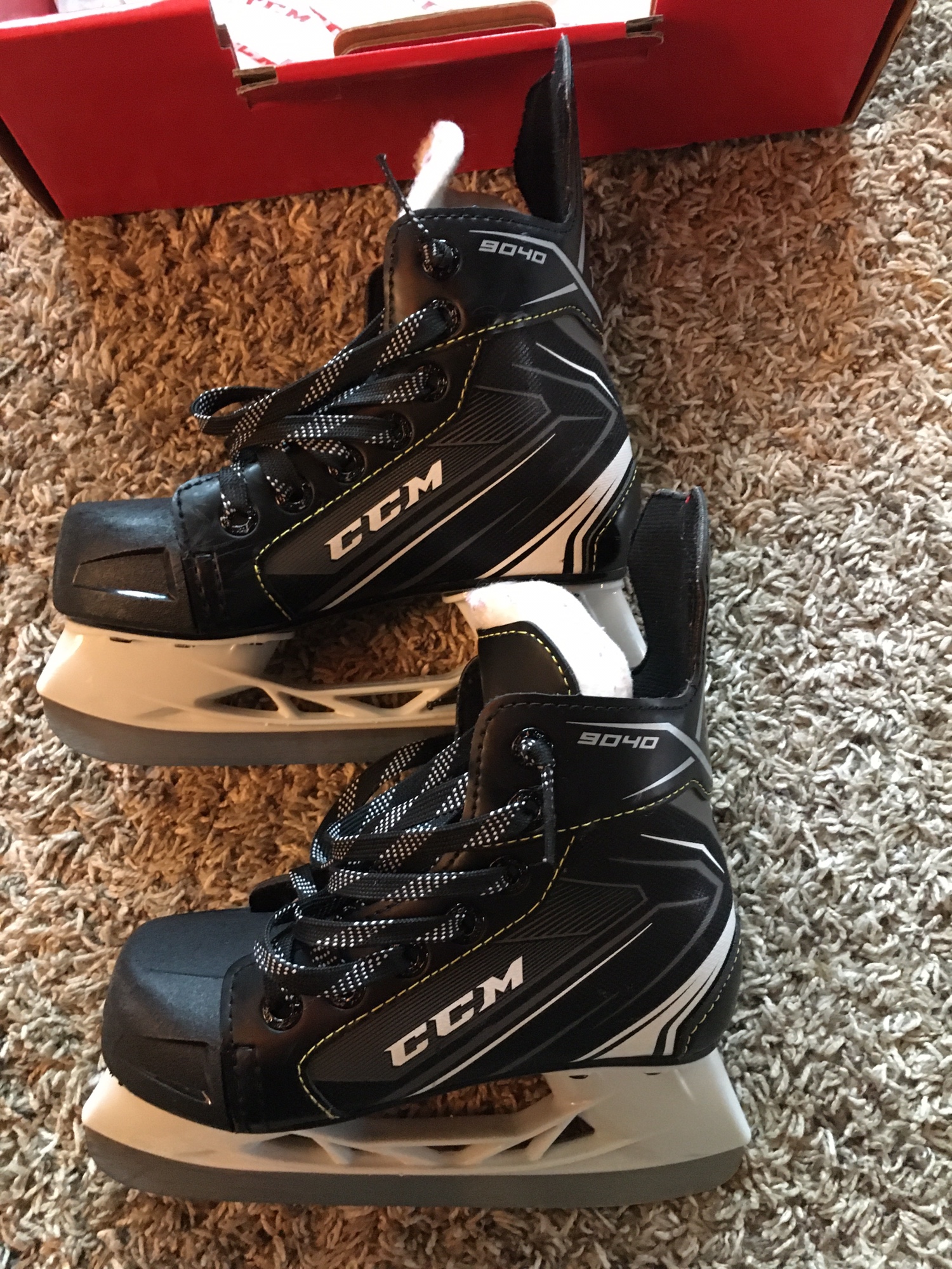 Kids hockey skates SidelineSwap