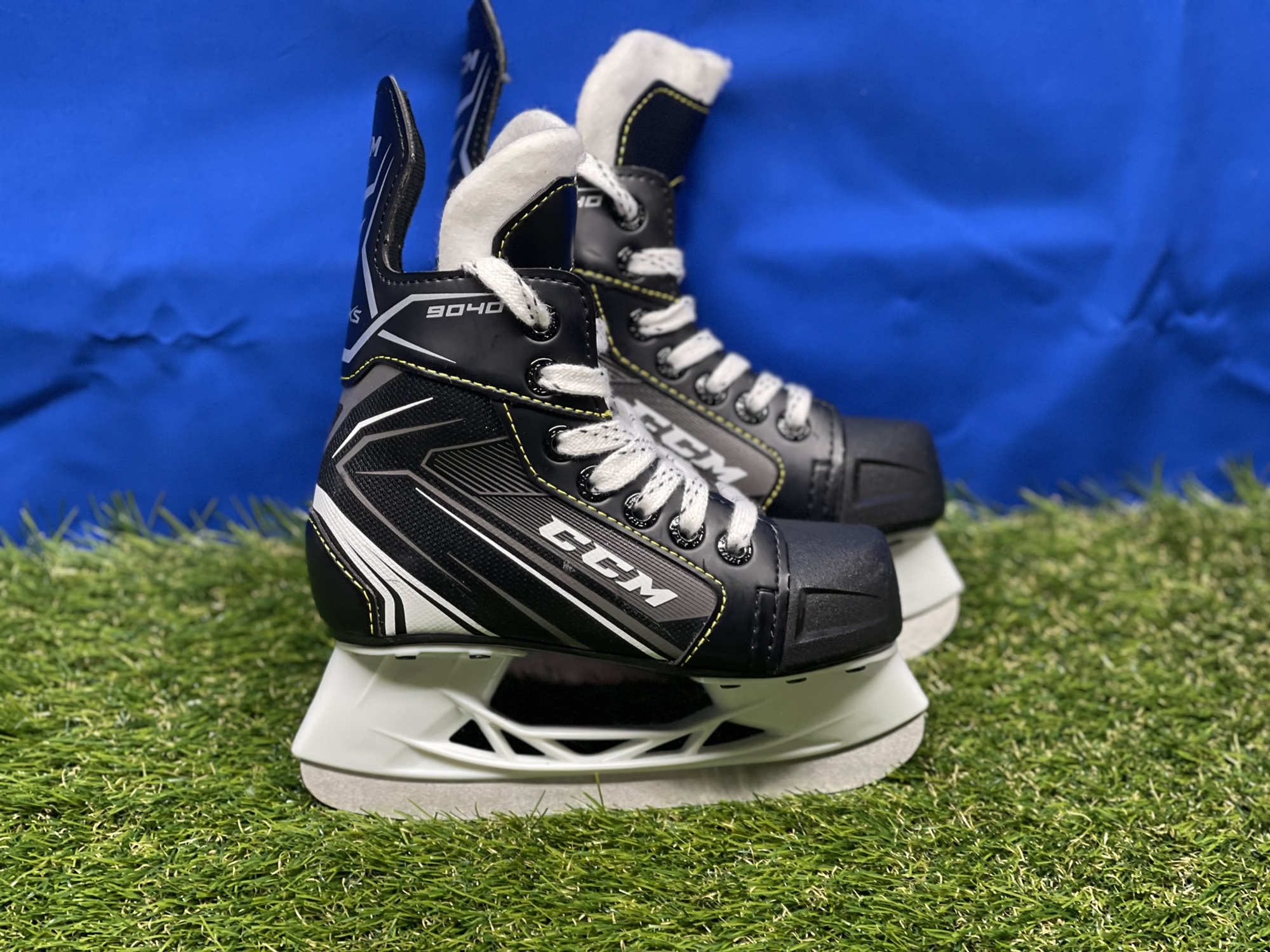 CCM Size 11 YOUTH Tacks Hockey Skates SidelineSwap