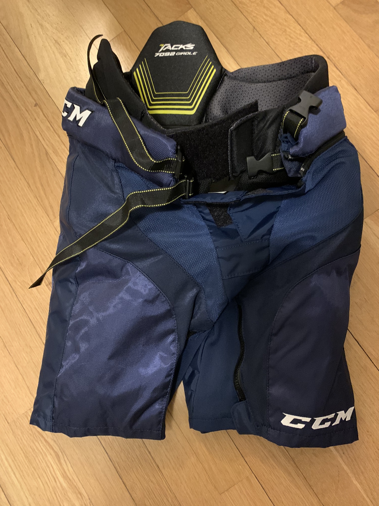 Used Once CCM Tacks 7092 Ice Hockey Player Girdle size Junior Large