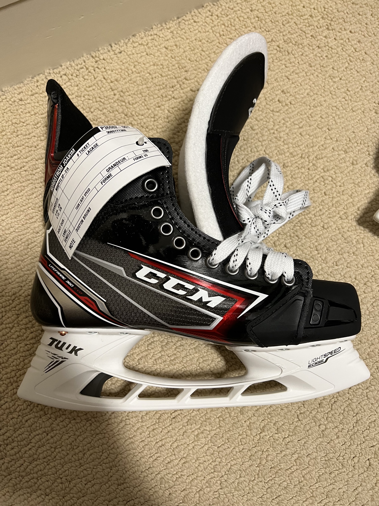 Senior CCM Regular Width Pro Stock Size 8.5 JetSpeed FT2 Hockey Skates