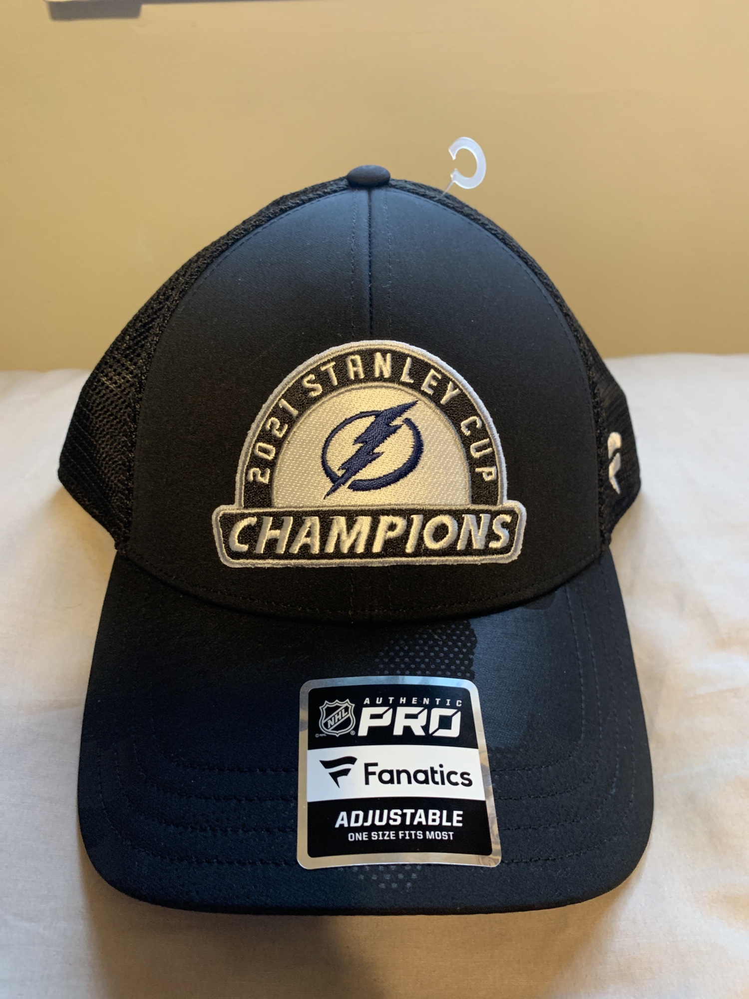 NEW Team Issued Tampa Bay Lightning Hat SidelineSwap