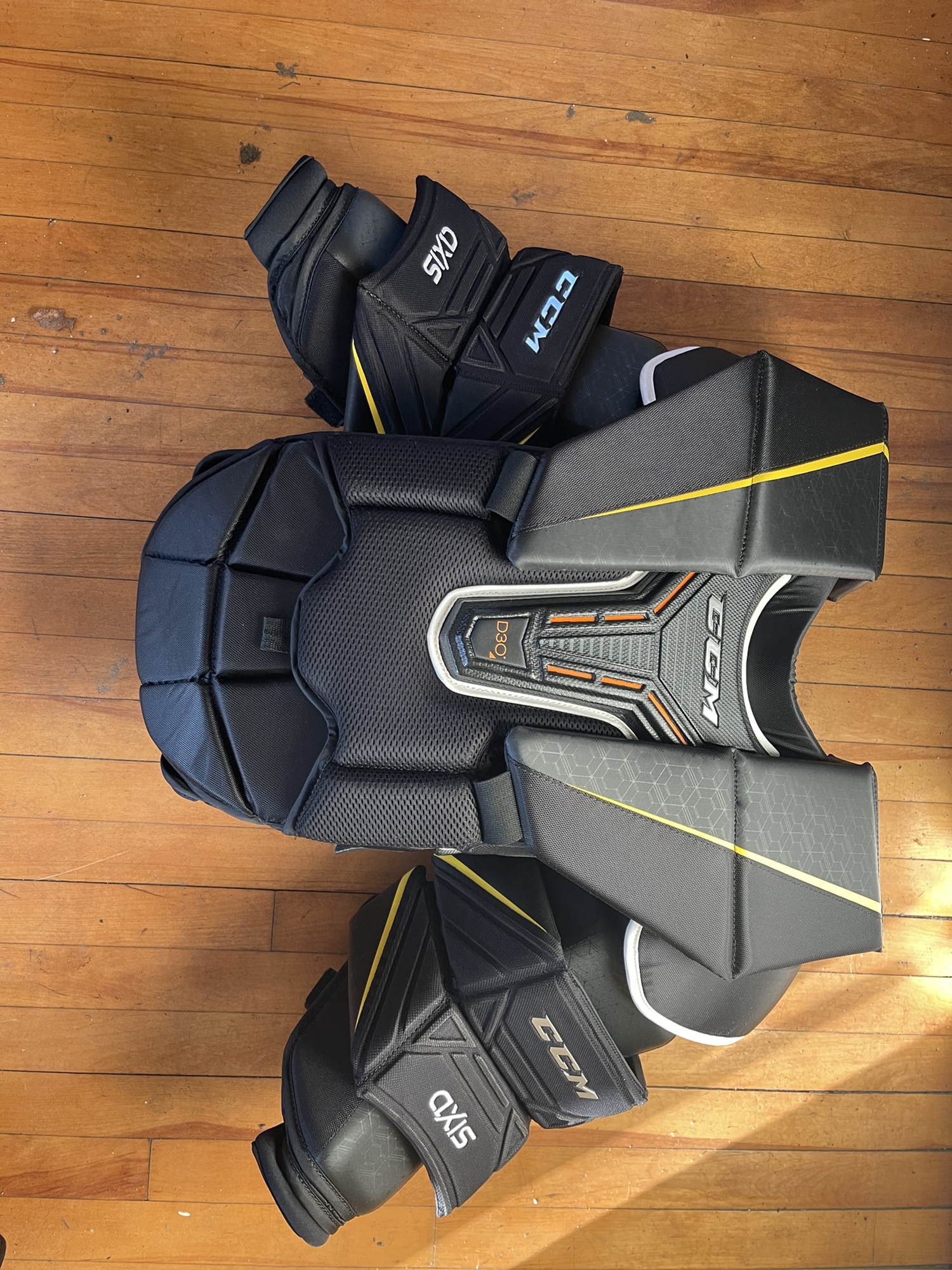 Large CCM Axis pro Goalie Chest Protector SidelineSwap