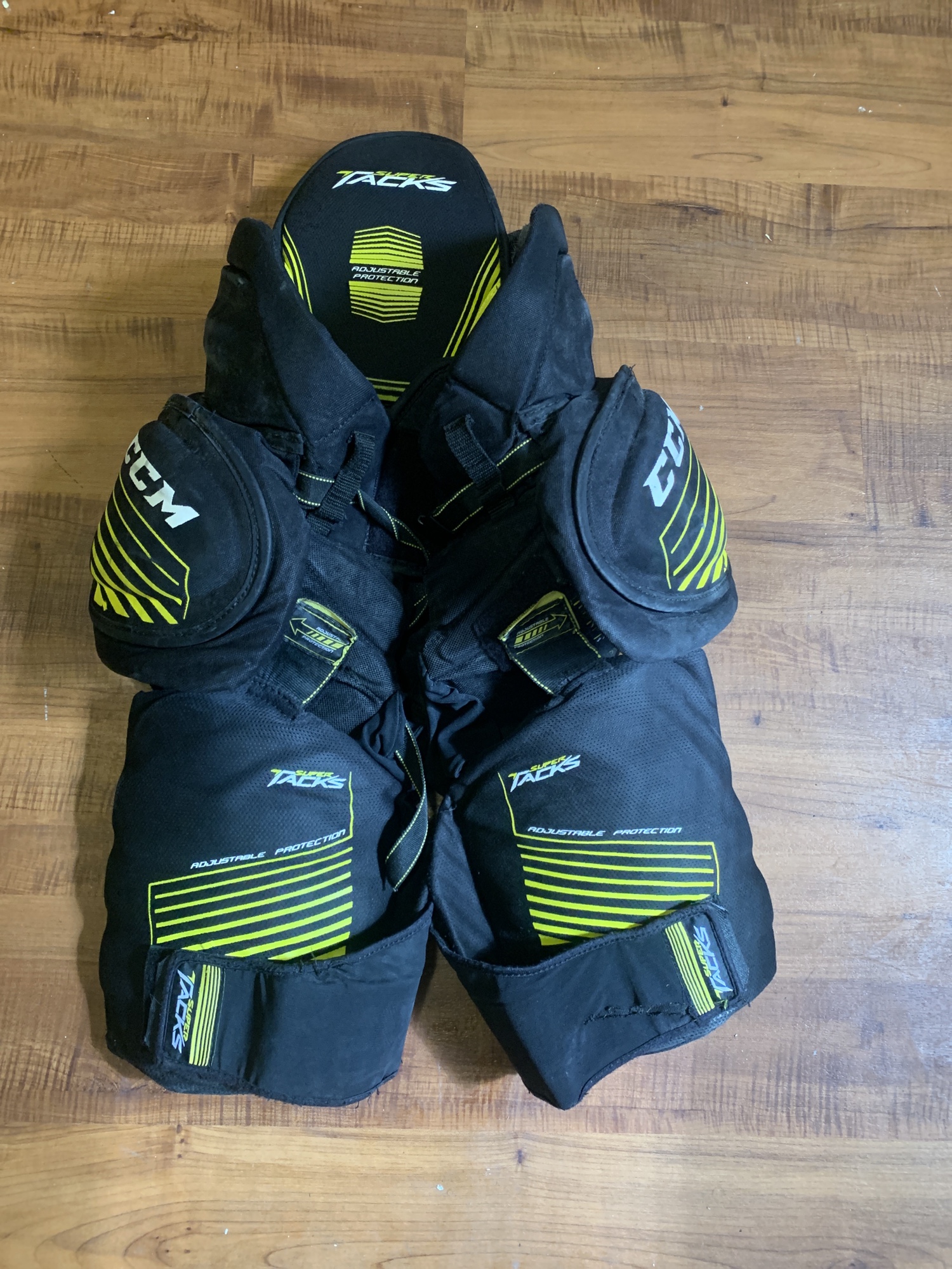 Used Medium CCM Pro Stock Super Tacks Girdle SidelineSwap