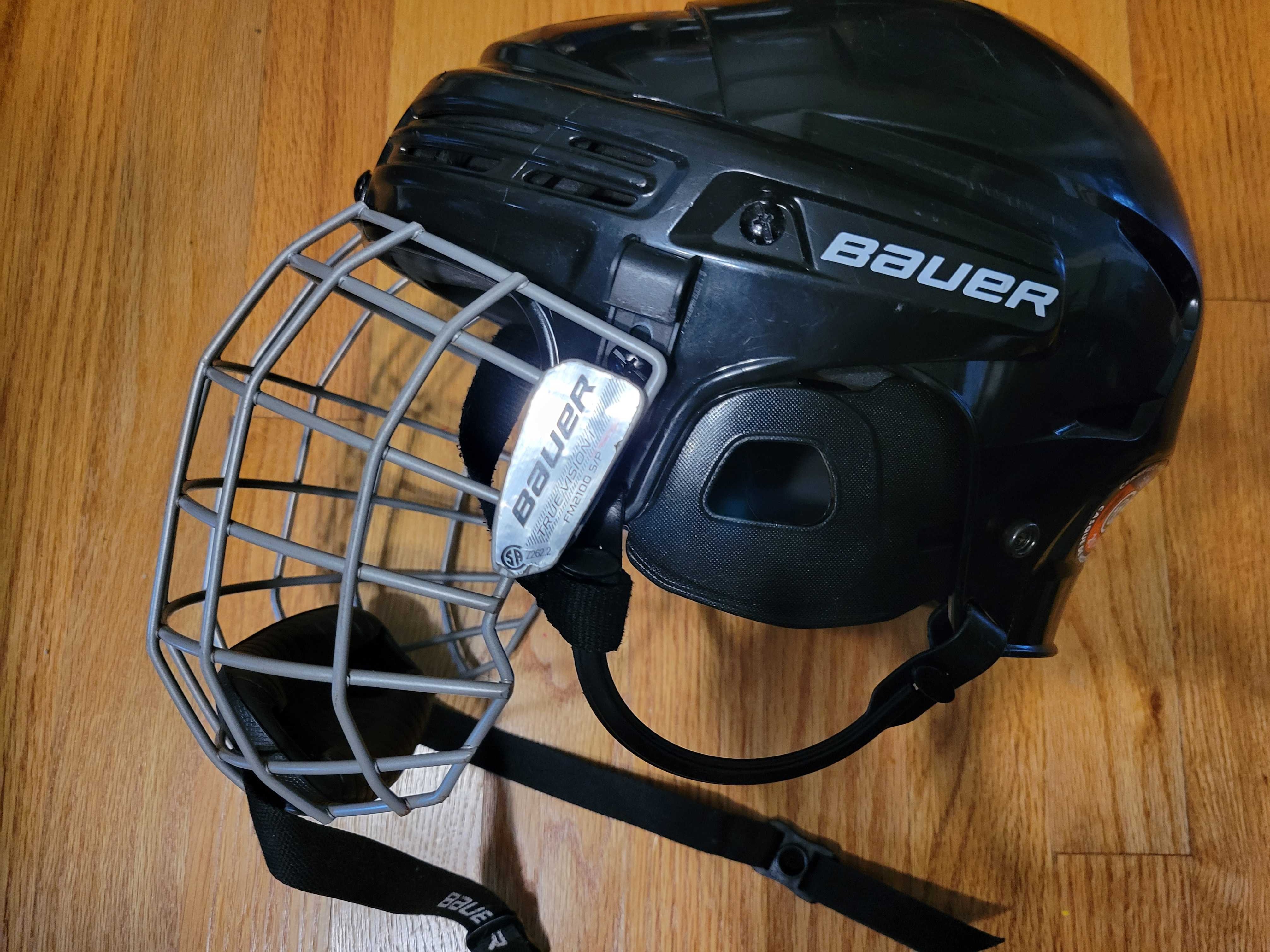 Used Small Bauer BHH2100S Helmet with fm2100 Small Cage SidelineSwap