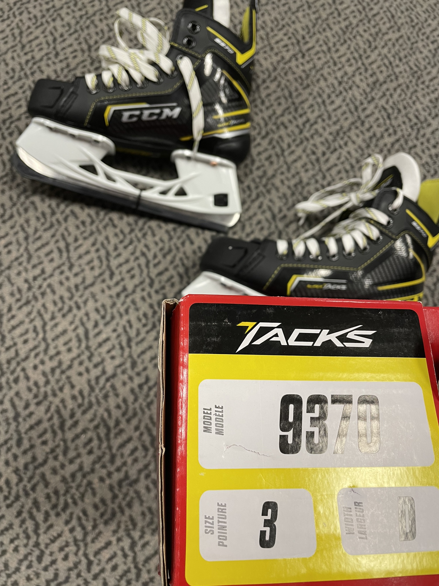 CCM Tacks 9370 Size 3 D width SidelineSwap