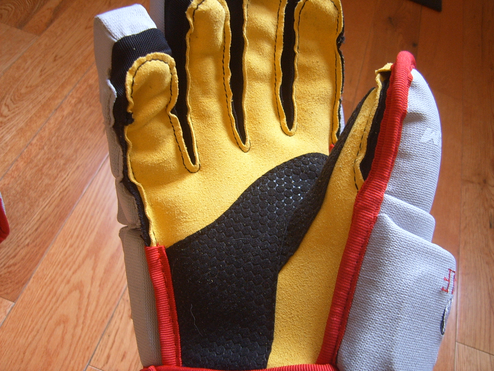 Hockey GlovesNew CCM HG4PC Senior Hockey Gloves 14" MBLF SidelineSwap