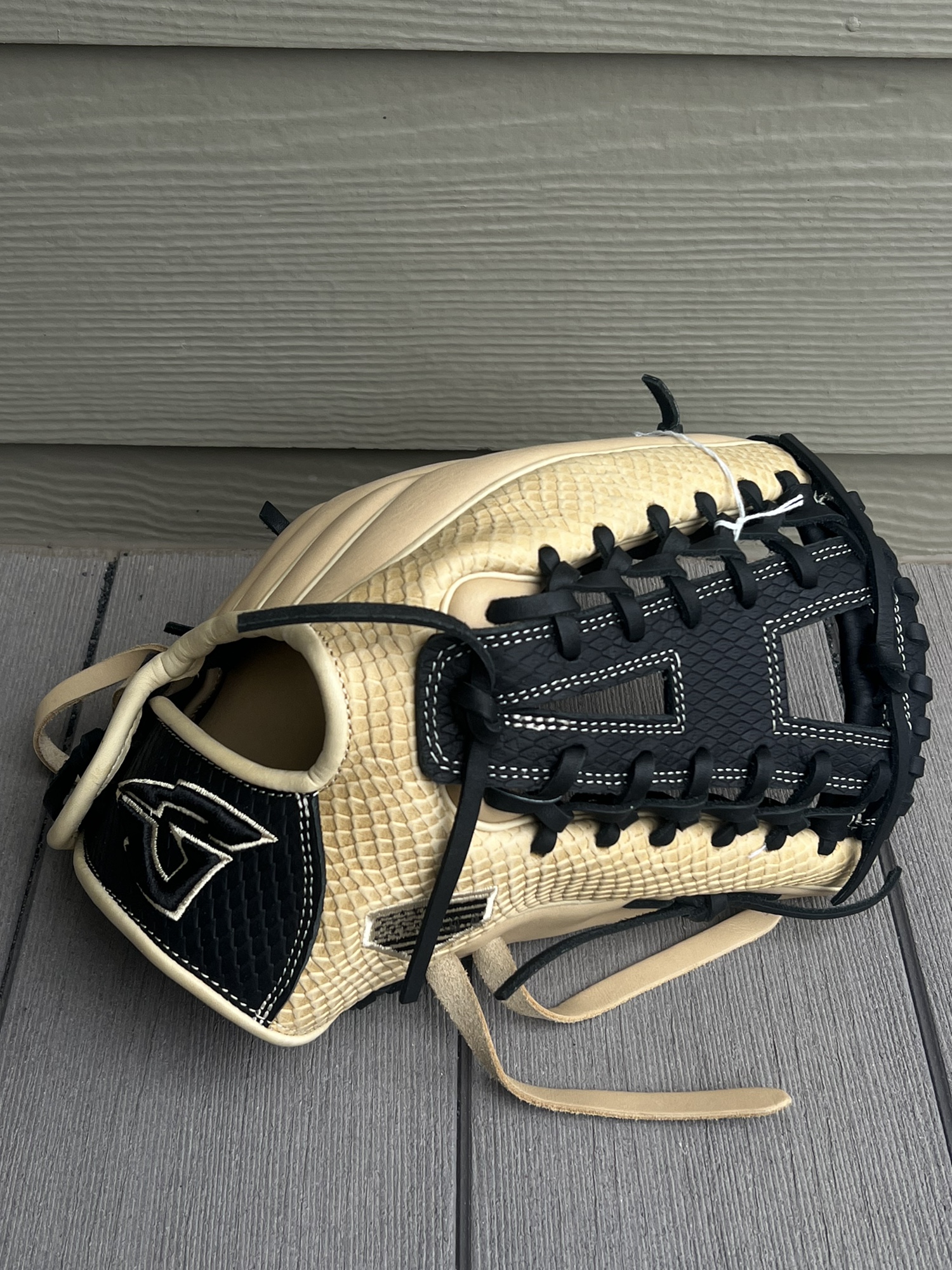 Goin Yard. Outfield 12.25" Pro series Baseball Glove SidelineSwap