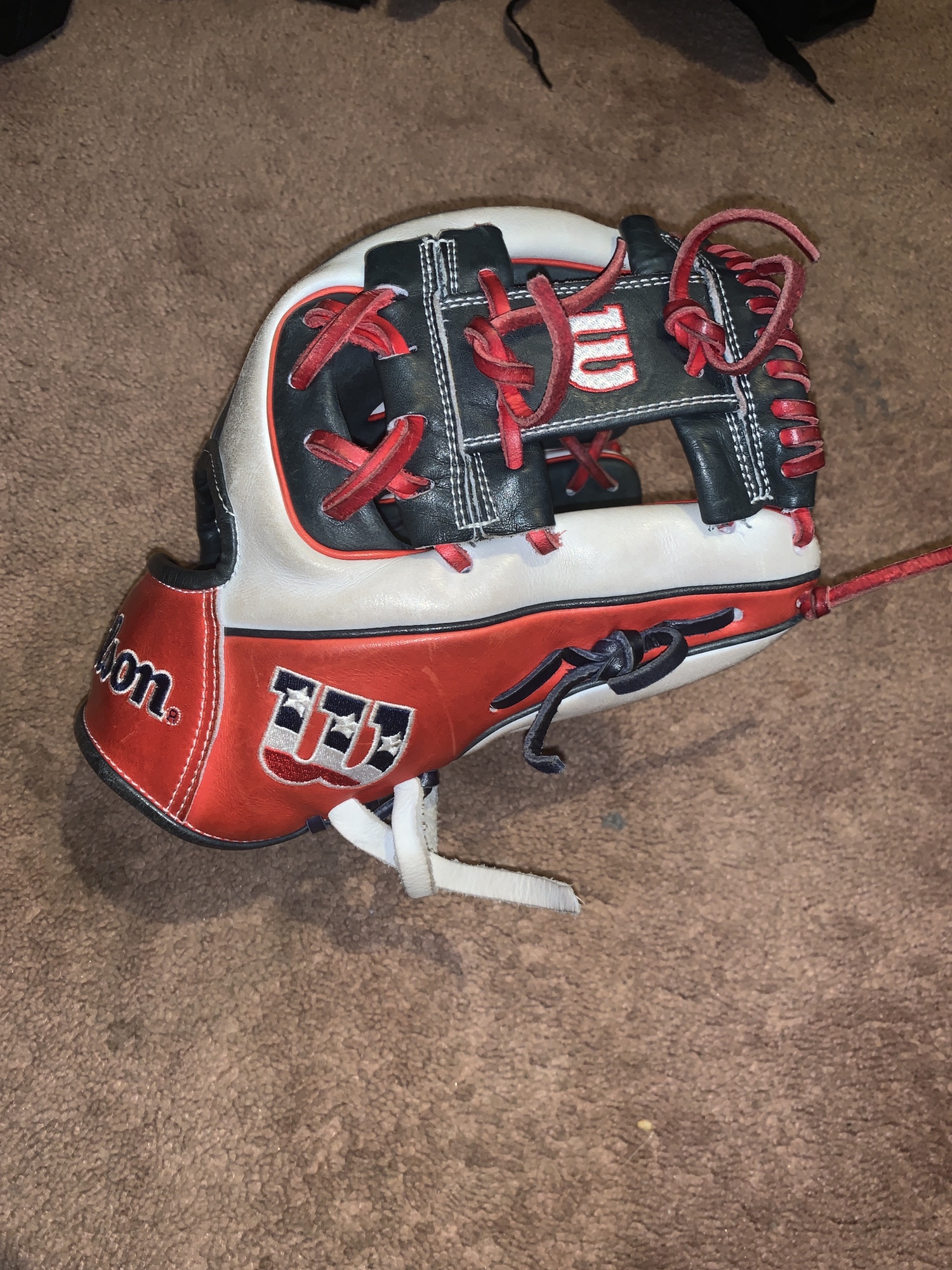 Limited Edition “USA” Country Glove 2021 Wilson A2000 1786 Red/White