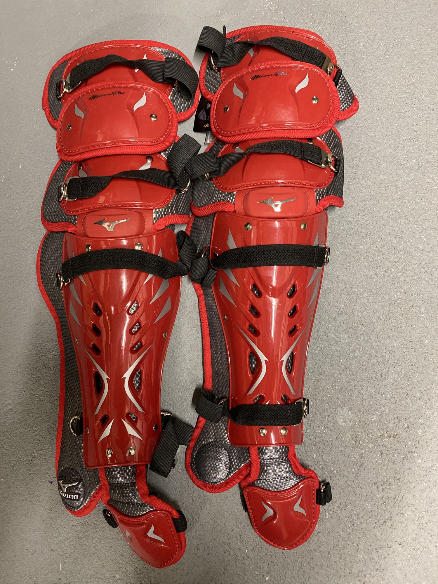 New Mizuno Pro Catcher's Leg Guard SidelineSwap
