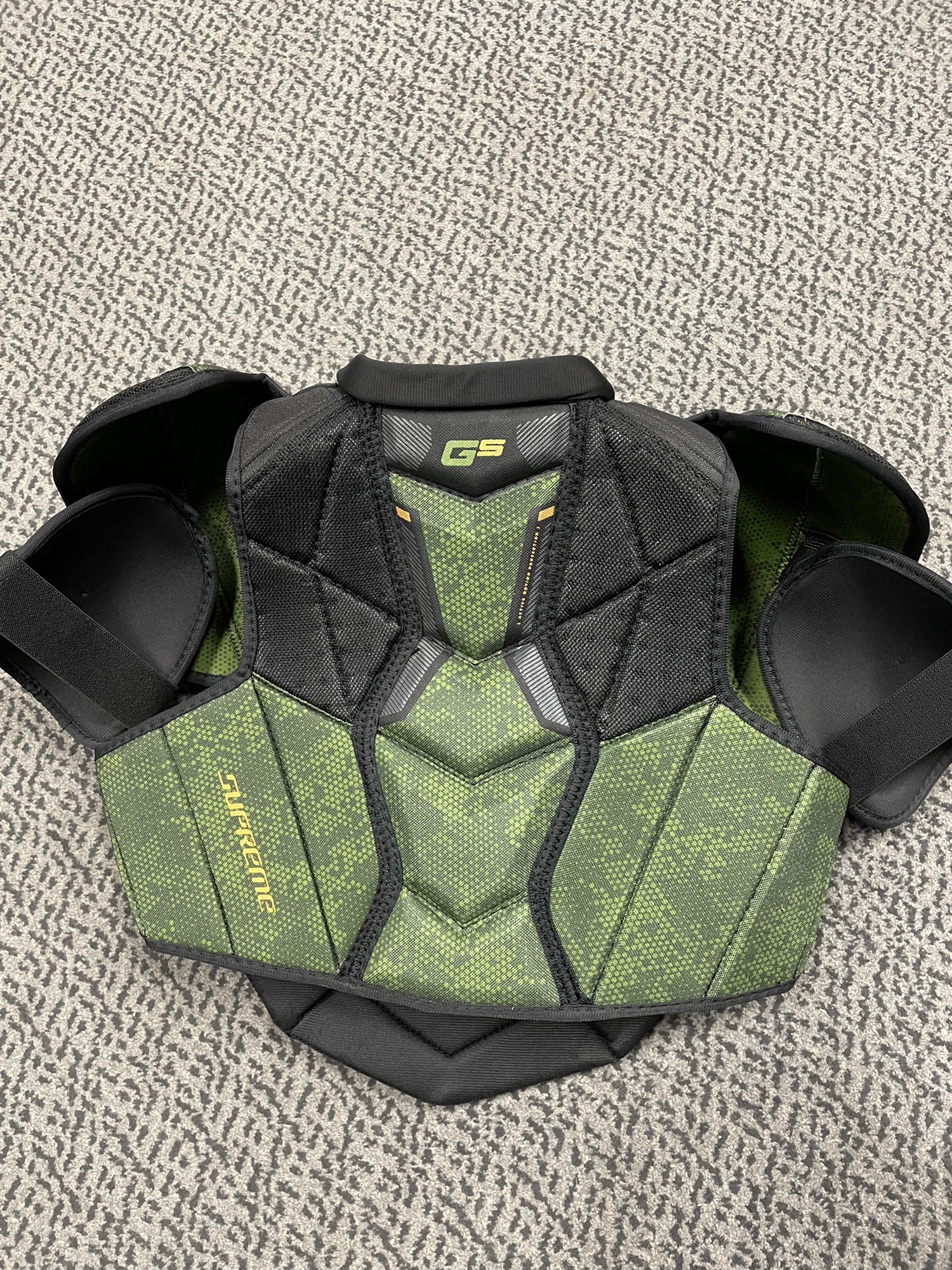 Bauer GS Senior Medium shoulder pads SidelineSwap