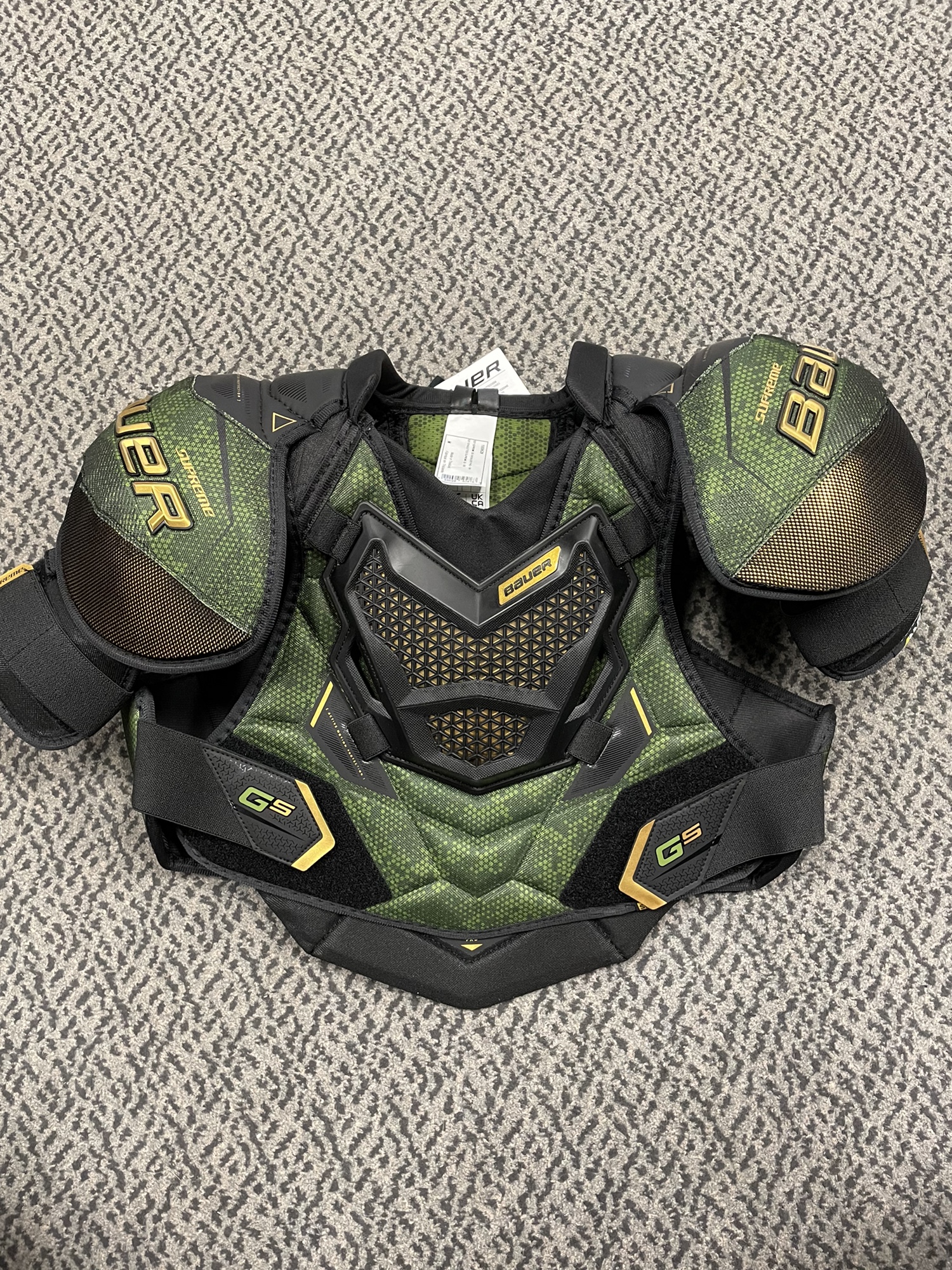 Bauer GS Senior Medium shoulder pads SidelineSwap