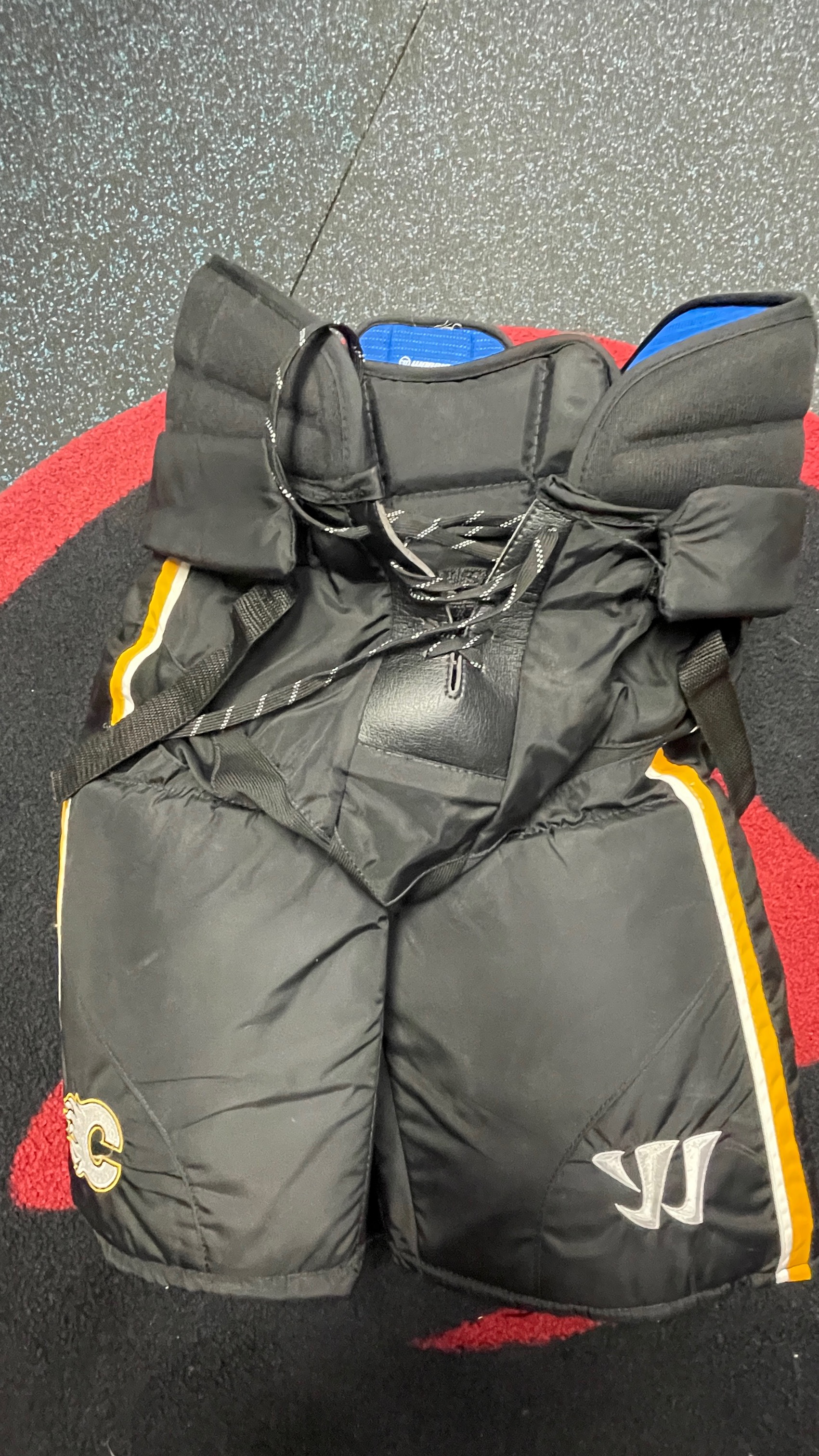 NHL Pro Stock Warrior hockey Pants Calgary Flames Black Large Made