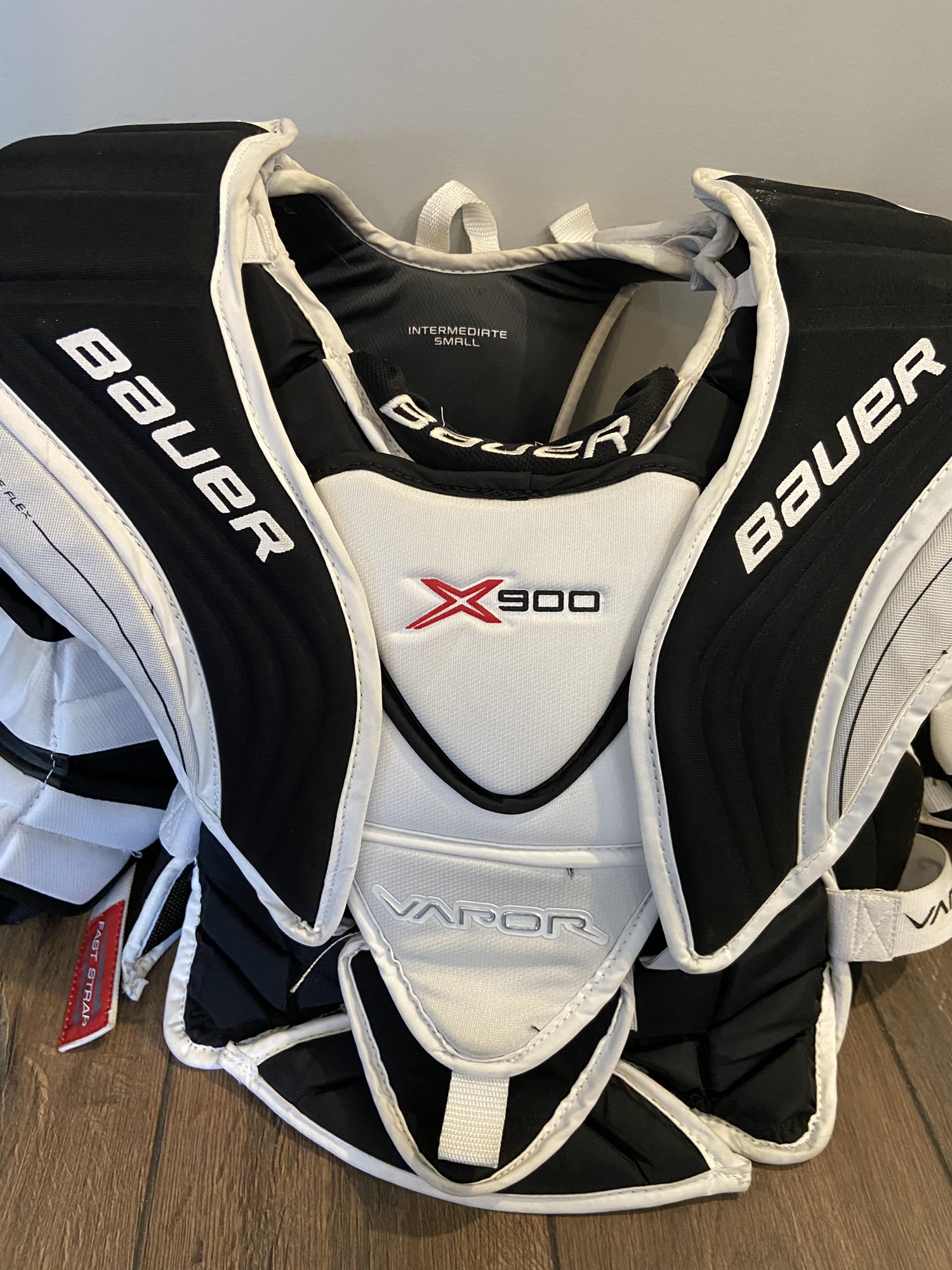 Used Bauer Vapor X900 Goalie Chest Protector Int Small SidelineSwap