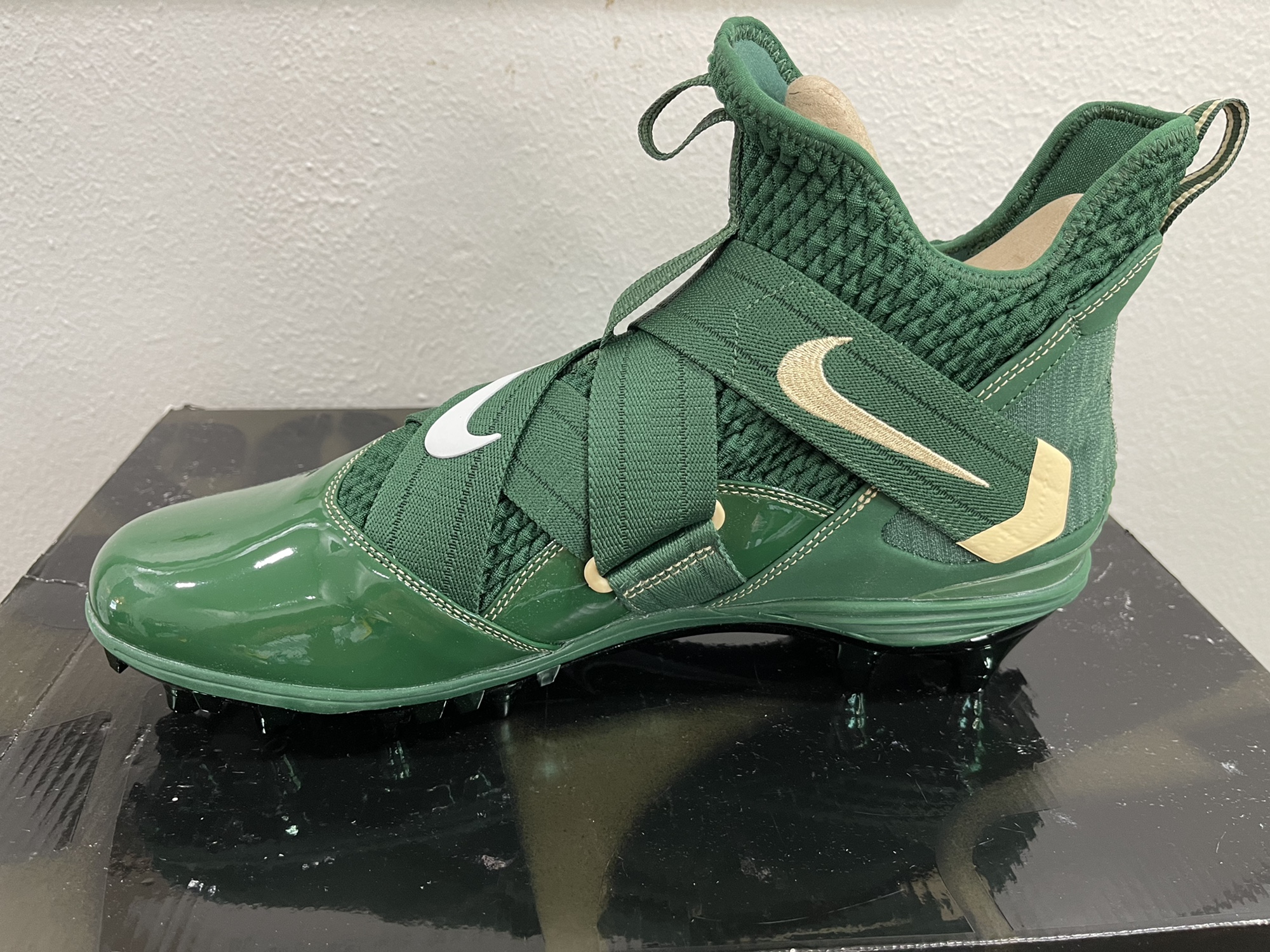 Nike lebron soldier 12 hot sale cleats