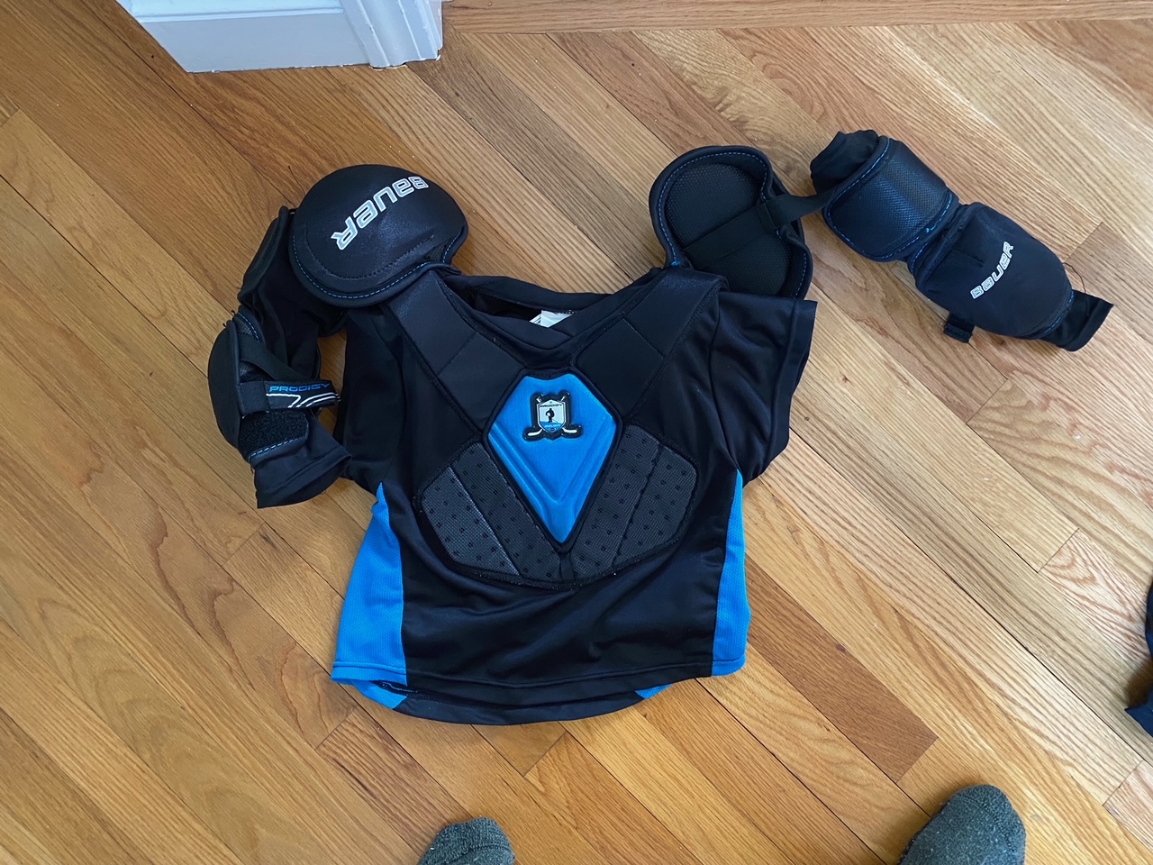 Youth Used Large Bauer Prodigy Shoulder Pads SidelineSwap