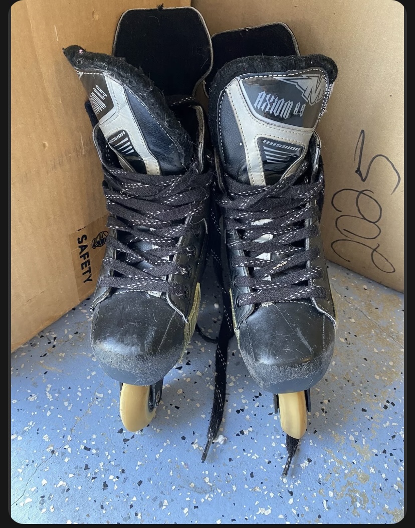 Mission Axiom A.5 Roller hockey blades/ inline skates adult size 5
