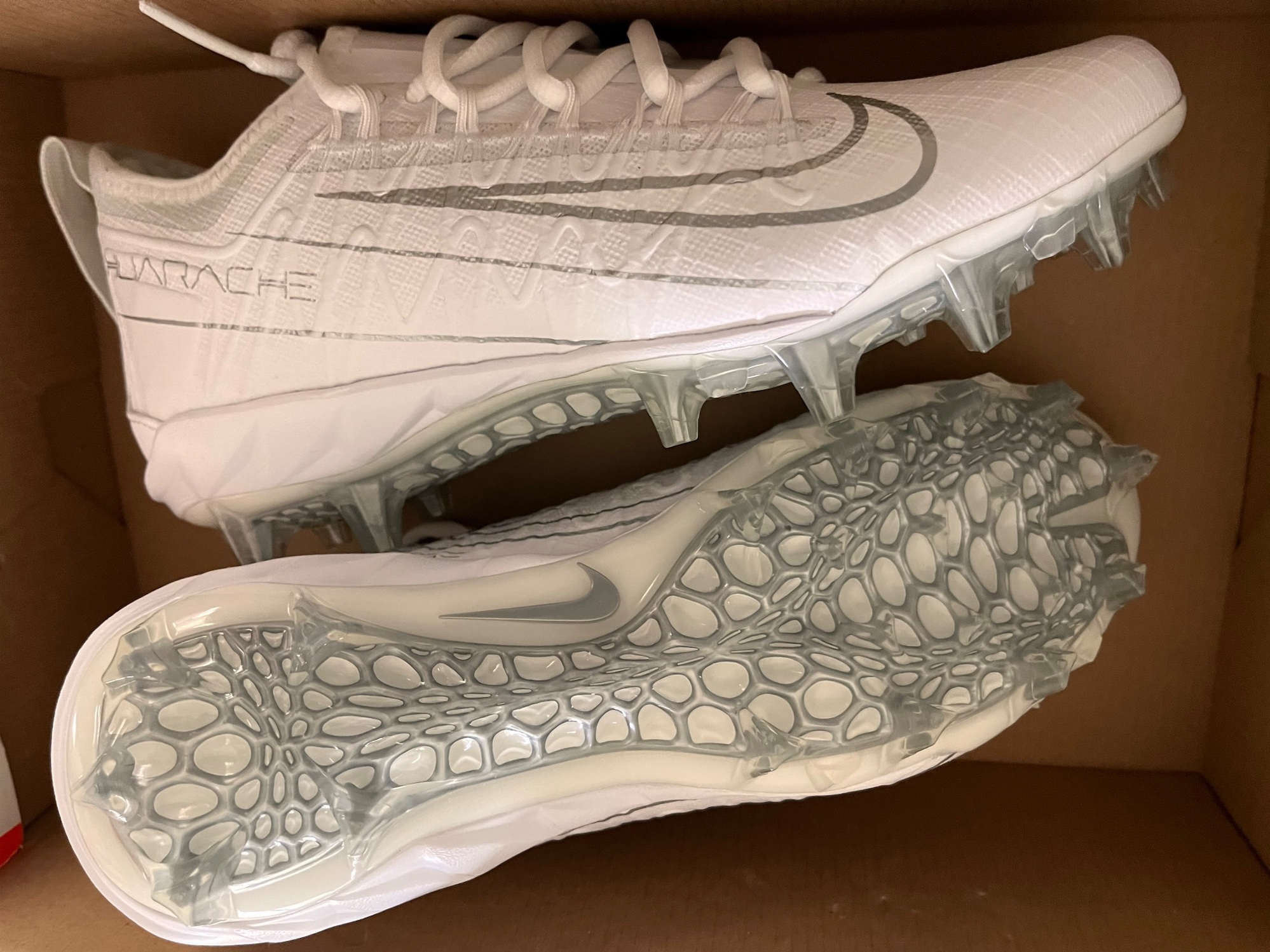 New Nike Molded Cleats Low Cut Huarache Lax Lacrosse White 5.5 5.5Y New