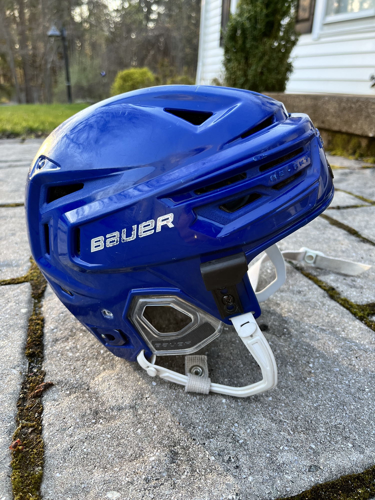 Medium Bauer ReAkt 150 Helmet SidelineSwap