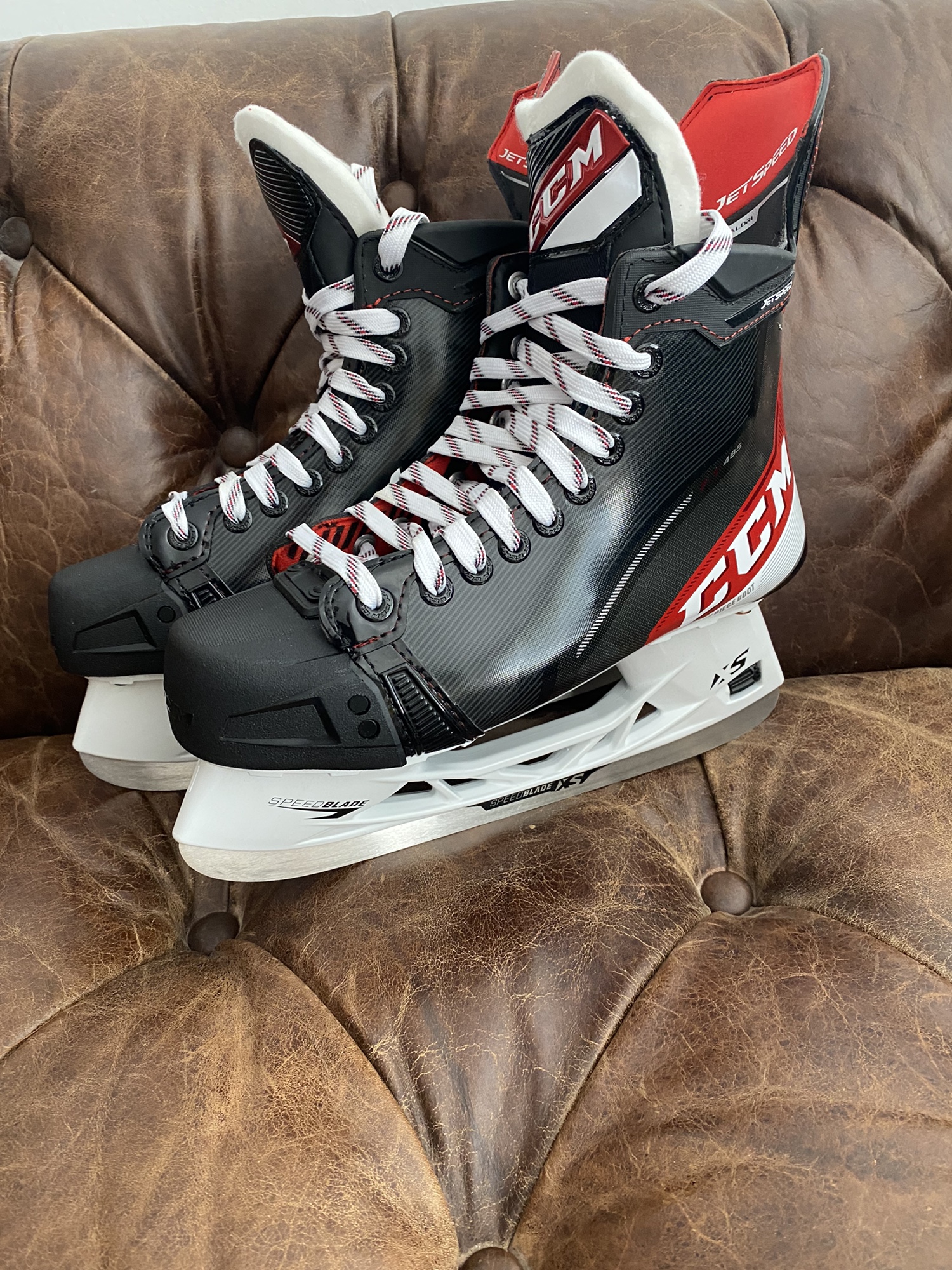 CCM FT485 size 7 wide mens skates SidelineSwap