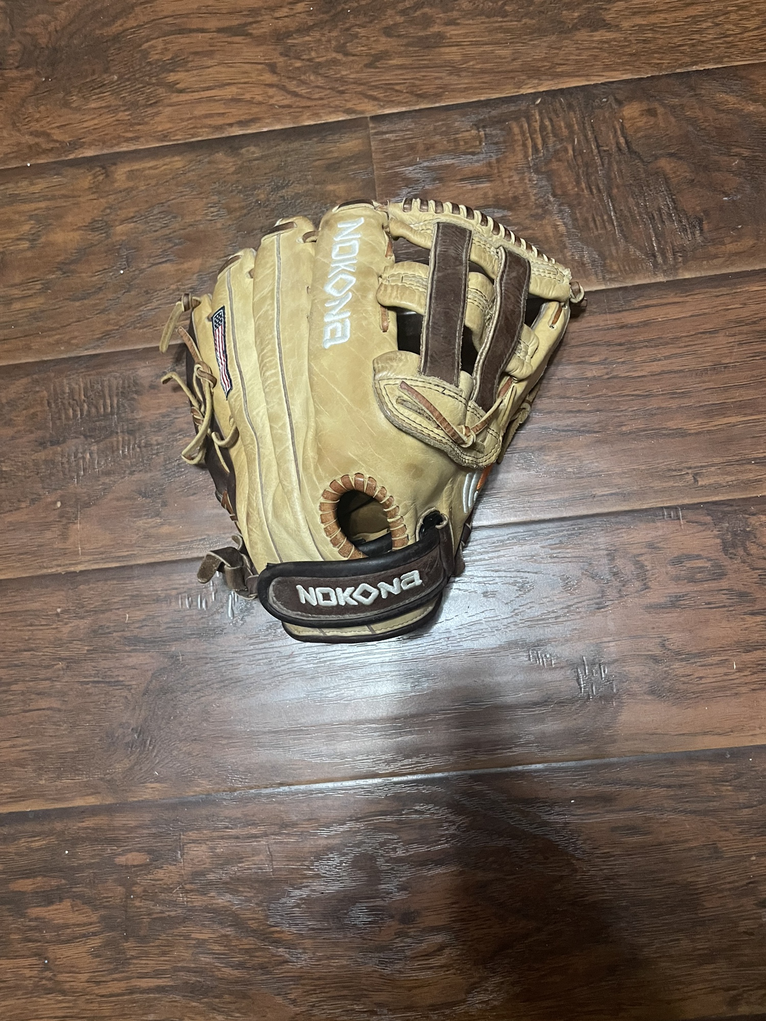 Nokona outfield glove 12.5 SidelineSwap