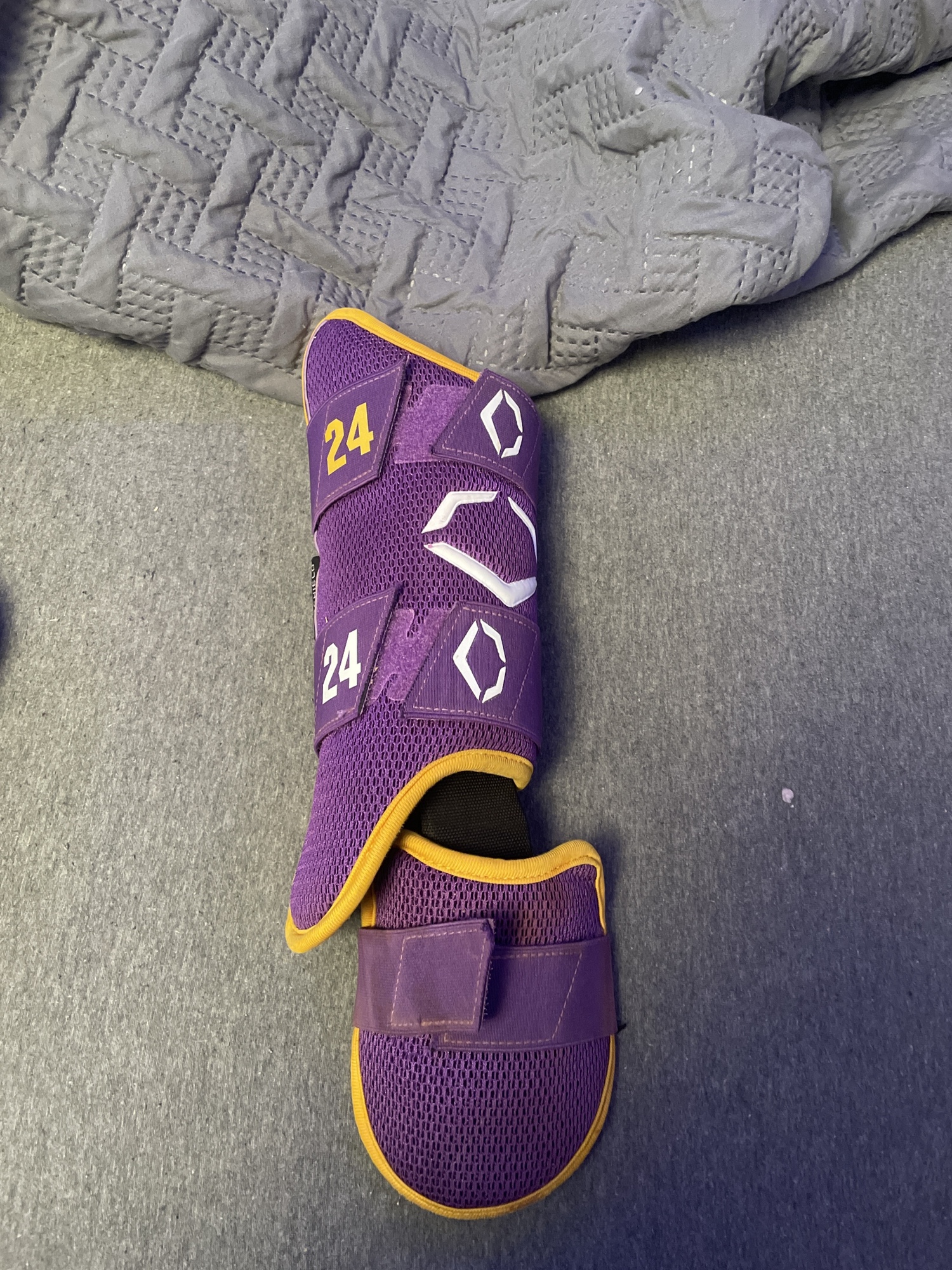 Used Senior EvoShield Shin Guards SidelineSwap