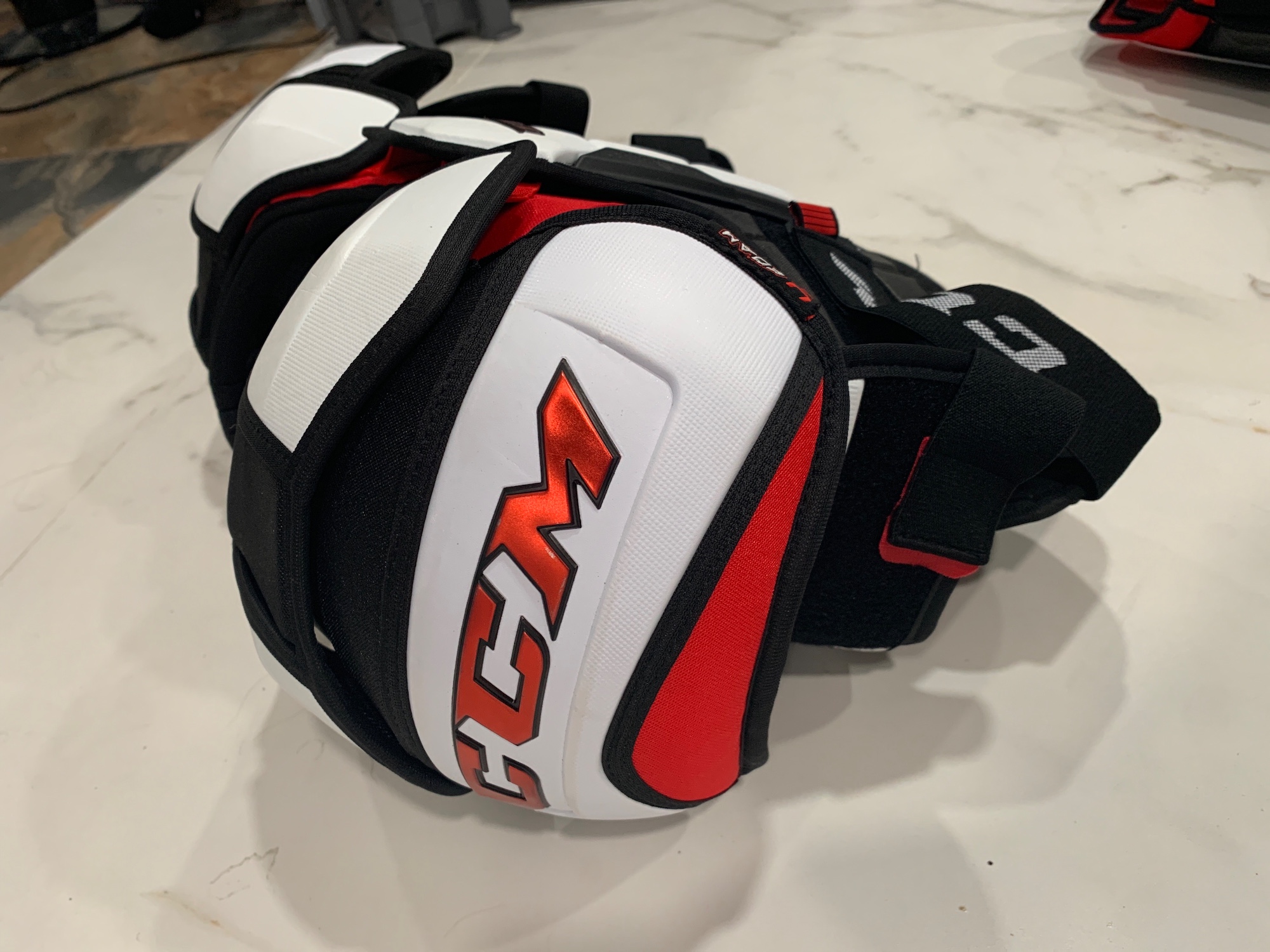 Senior Medium CCM JetSpeed FT4 Pro Shoulder Pads SidelineSwap