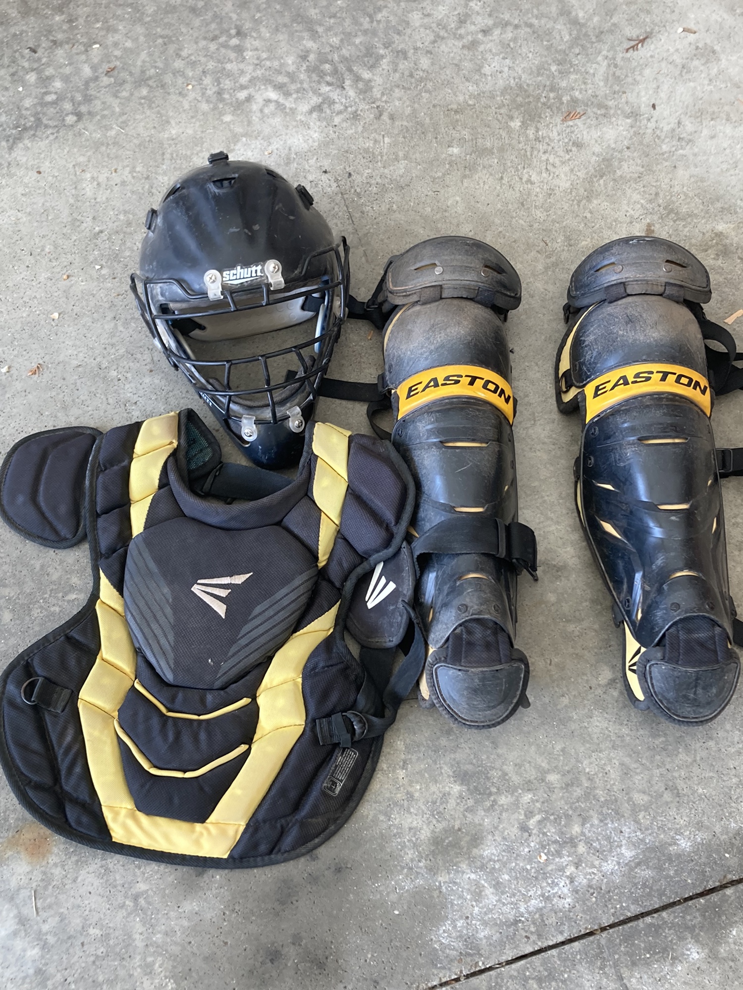 Catchers gear (Black And Yellow) SidelineSwap