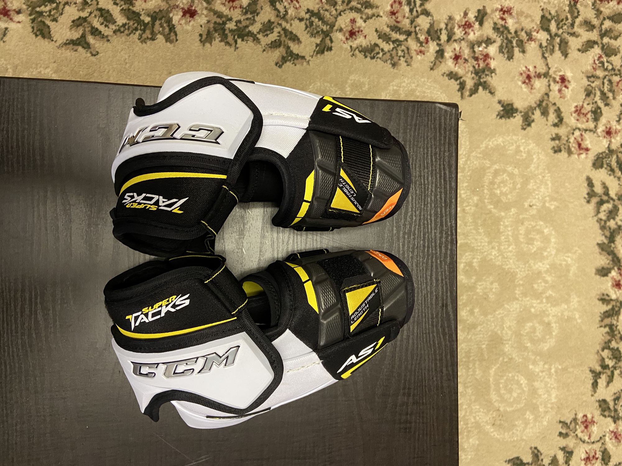 NEW Medium CCM Super Tacks AS1 Elbow Pads SidelineSwap