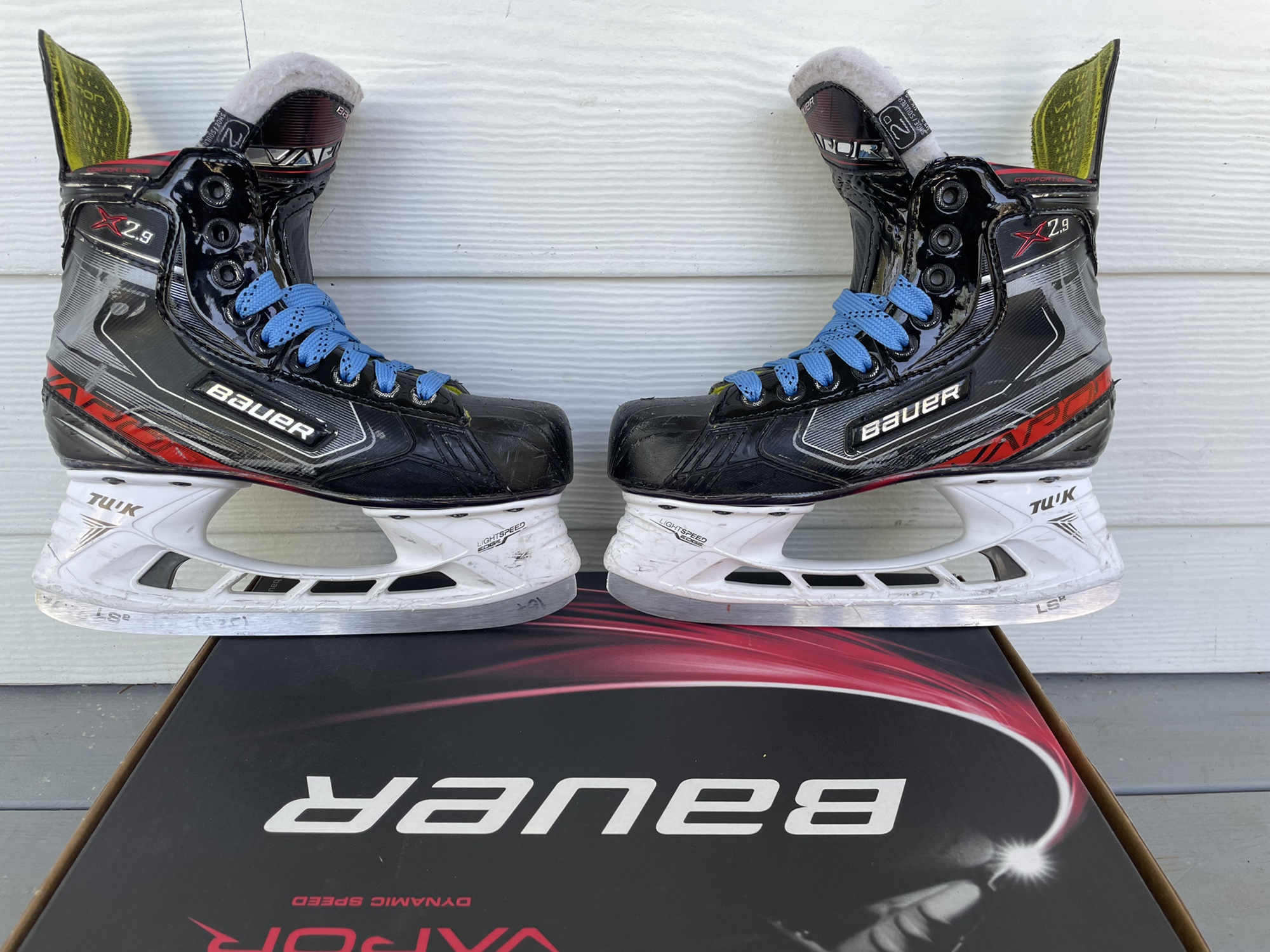 Used Size 2 Bauer Vapor X2.9 Hockey Skates SidelineSwap