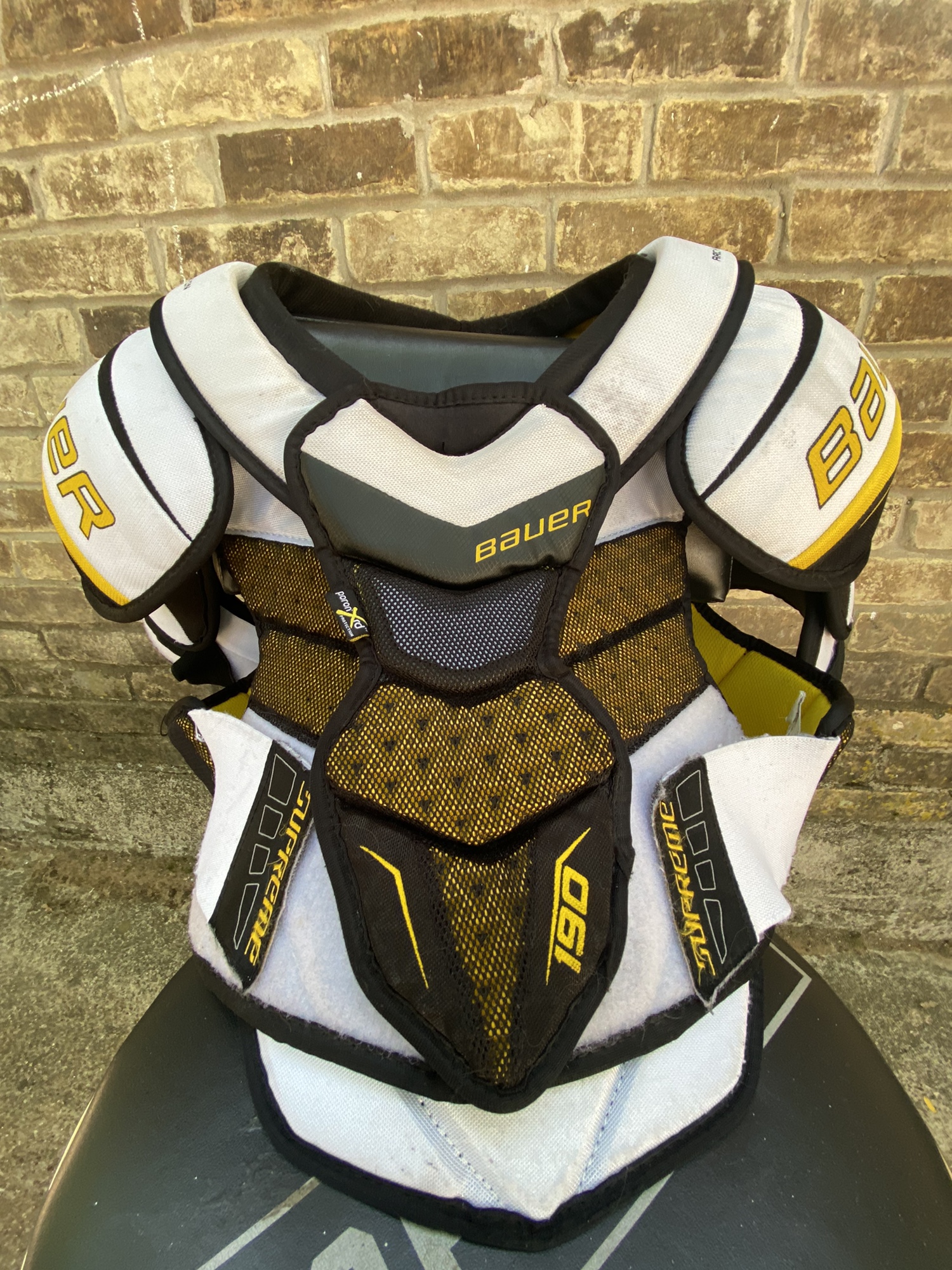 Senior Medium Bauer Supreme S190 Shoulder Pads SidelineSwap