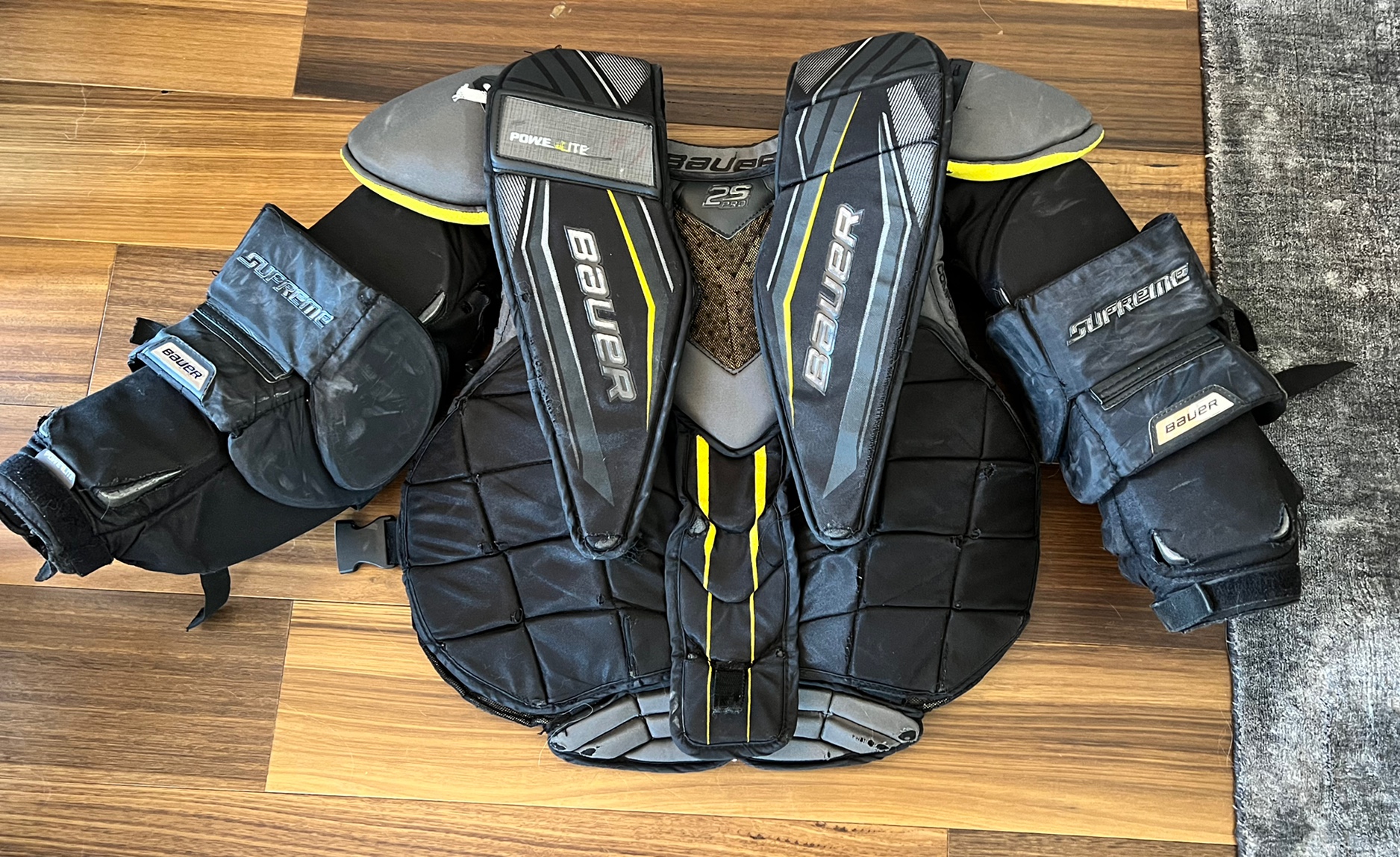 Used XL Bauer Supreme 2S Pro Goalie Chest Protector SidelineSwap