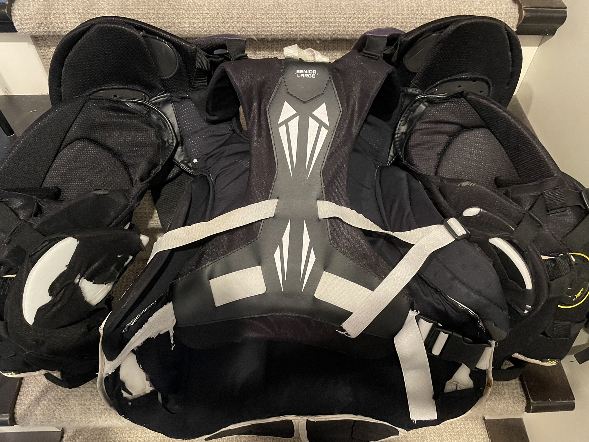 Used Large Bauer Supreme 1S Goalie Chest Protector SidelineSwap