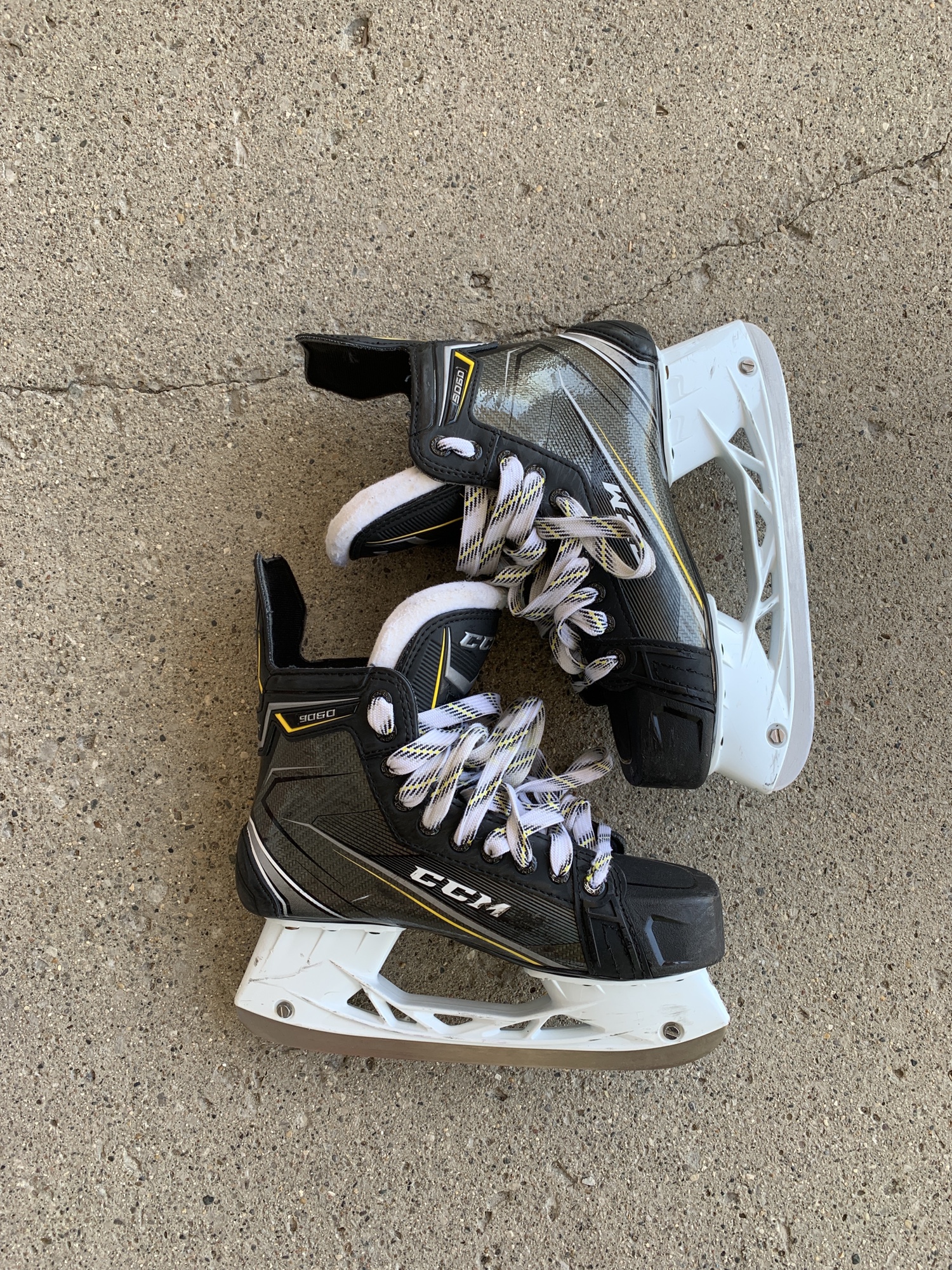 Senior Used CCM Tacks 9060 Hockey Skates D&R (Regular) 7.5 SidelineSwap