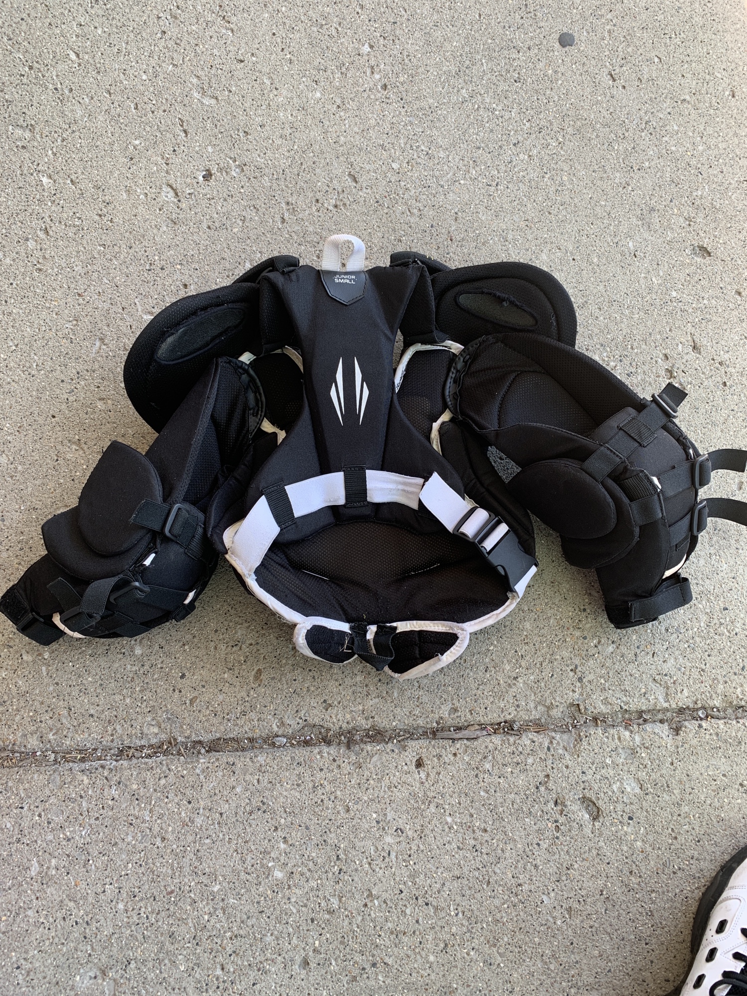 Used Small Bauer Supreme S170 Goalie Chest Protector SidelineSwap