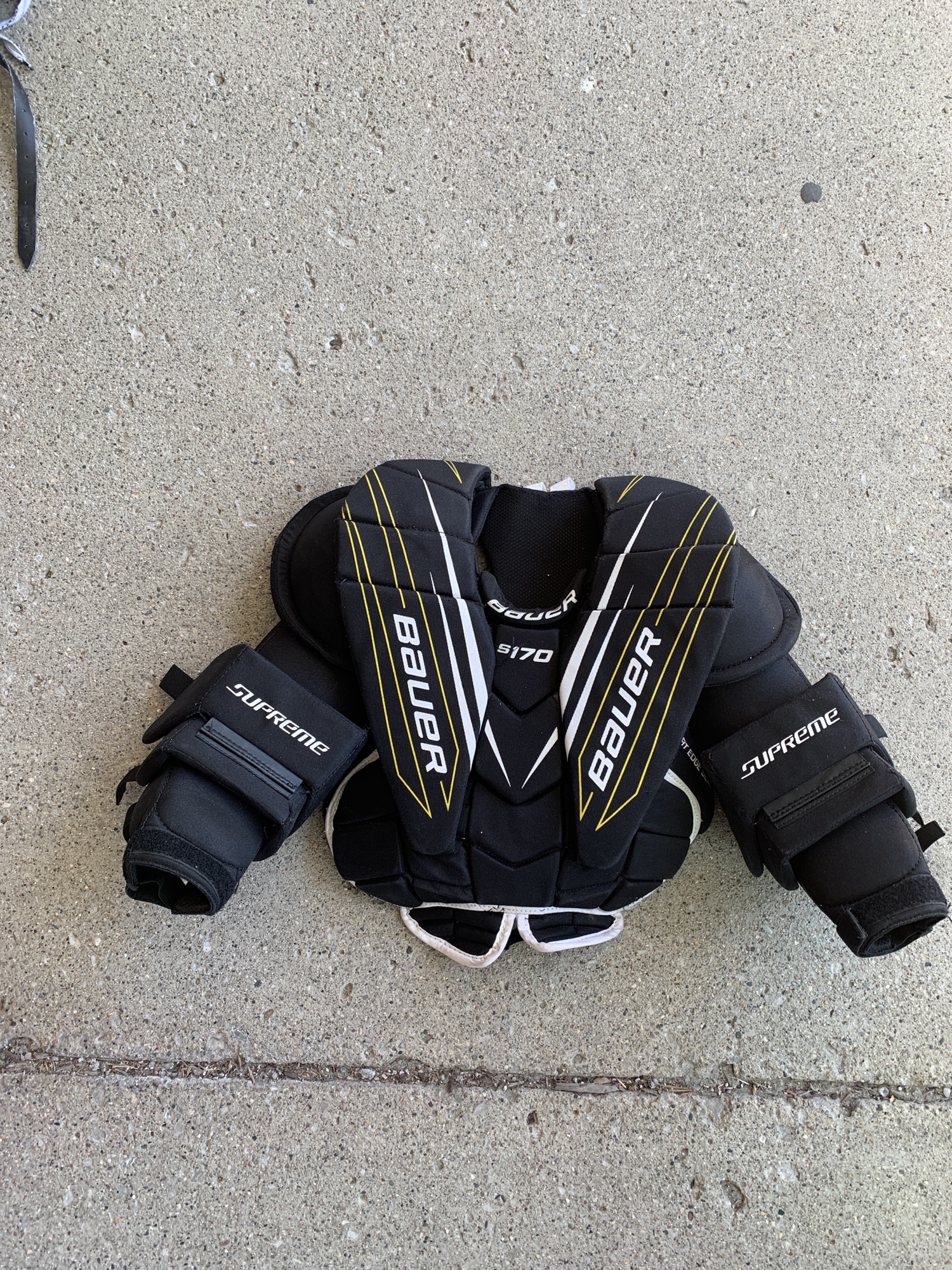 Used Small Bauer Supreme S170 Goalie Chest Protector SidelineSwap