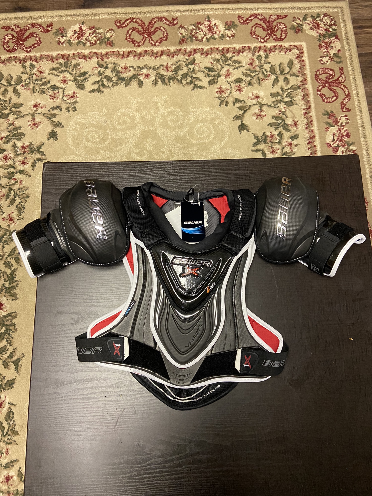 NEW Medium Bauer Vapor 1X Shoulder Pads SidelineSwap