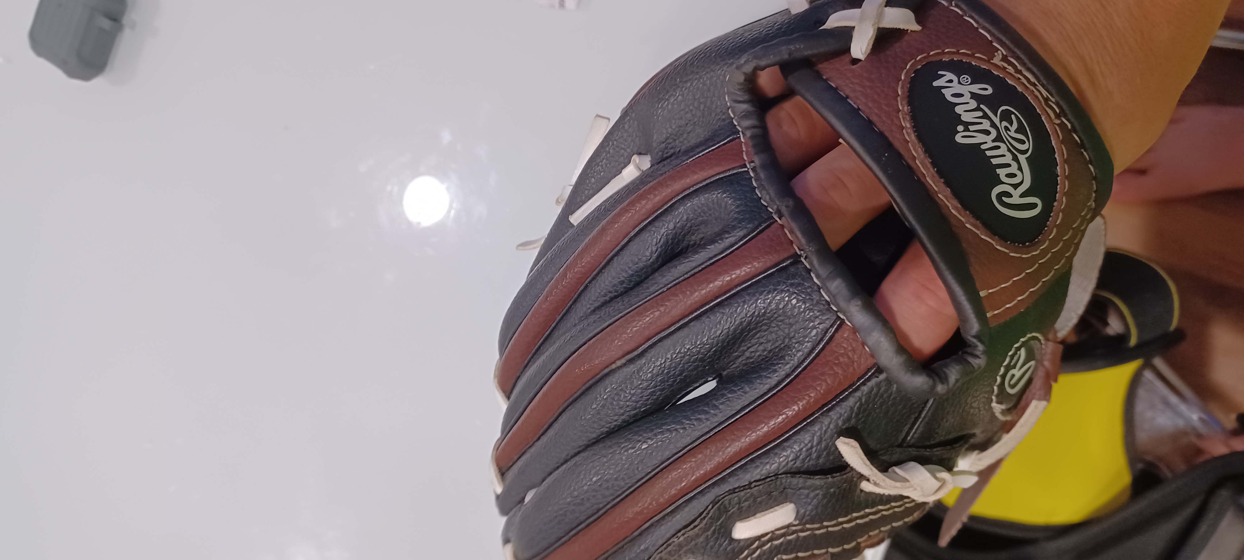 Rawling's New 9" Pitchers glove SidelineSwap