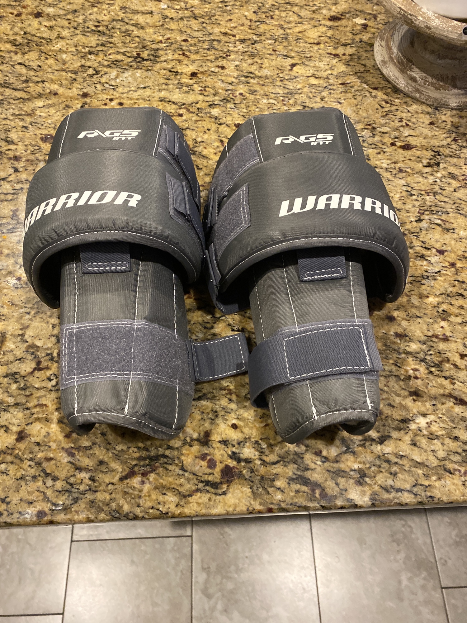 New Warrior Ritual G5 Knee Pads SidelineSwap
