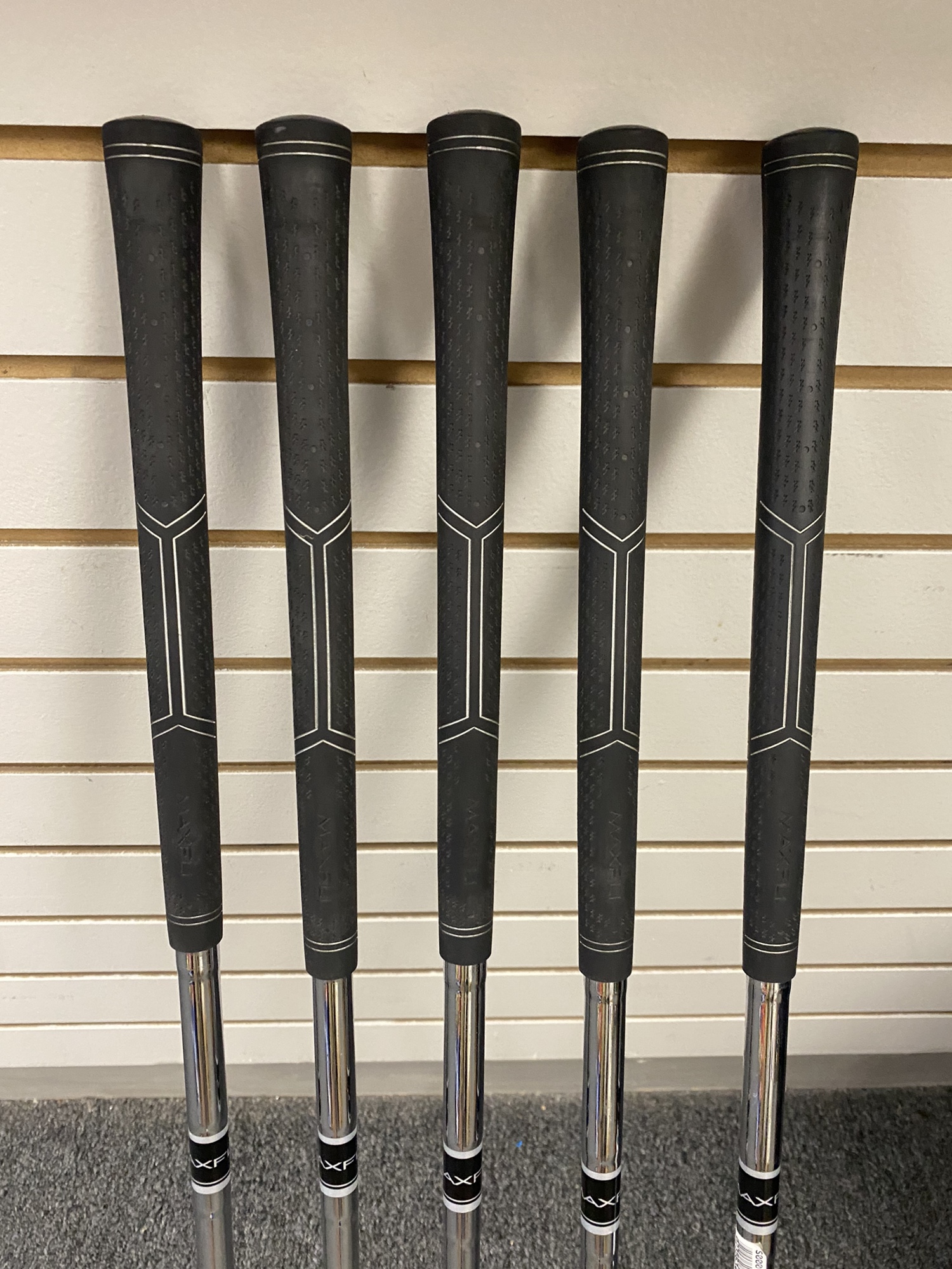 used Maxfli Black Max Iron Set RH SidelineSwap