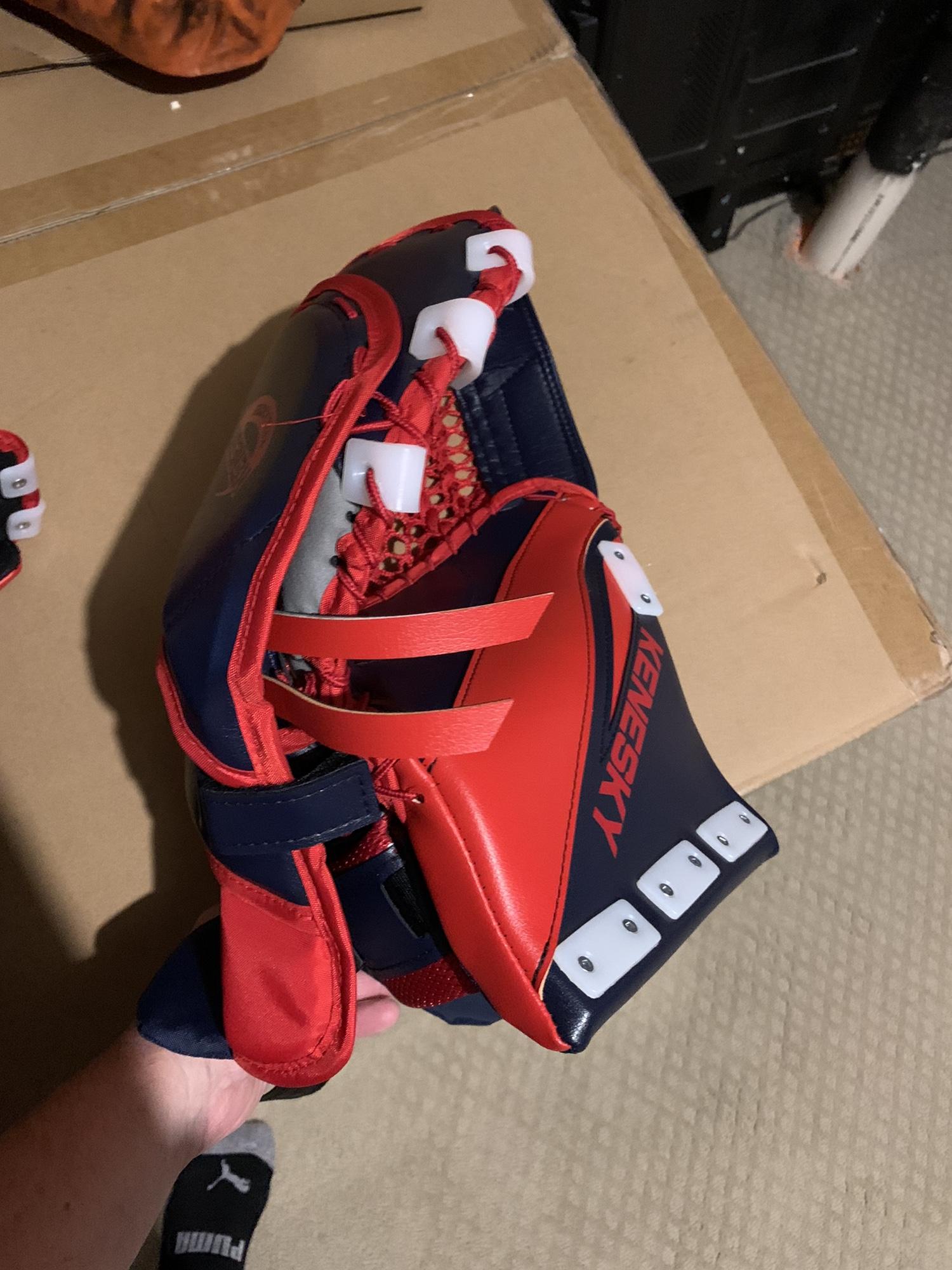 Custom Kenesky Ball Hockey Sr. Blocker/Trapper ComboFull RightNew SidelineSwap