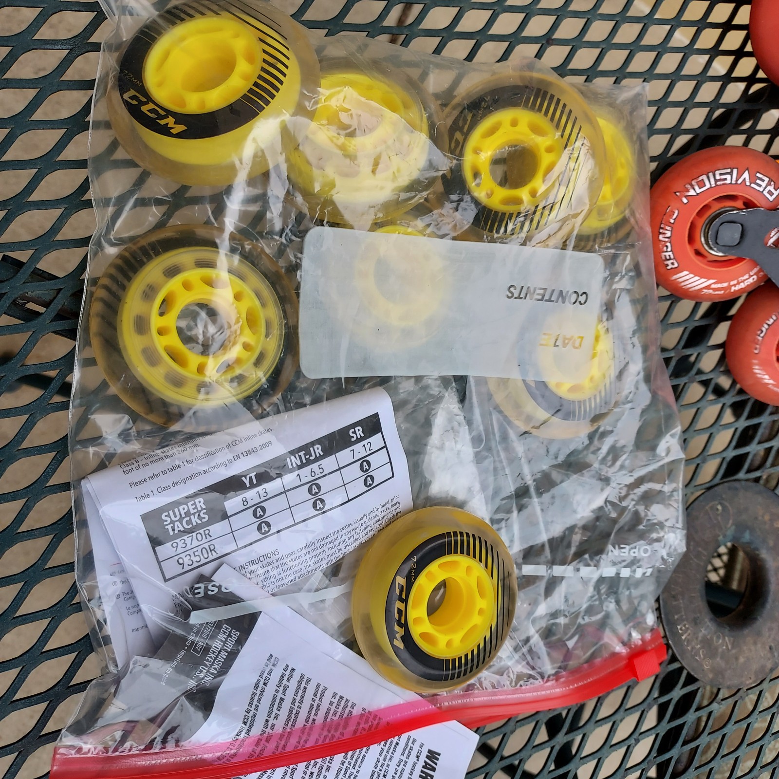 Junior Used CCM Super Tacks 9370 Hockey Skates D&R (Regular) 3.5 plus