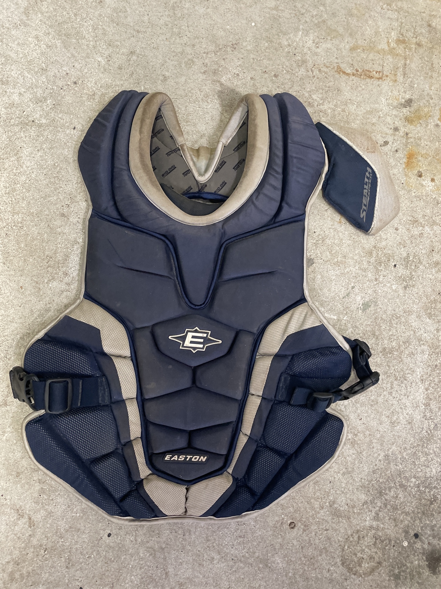 Easton Stealth Catcher's Chest Protector+Leg guards, Intermediate