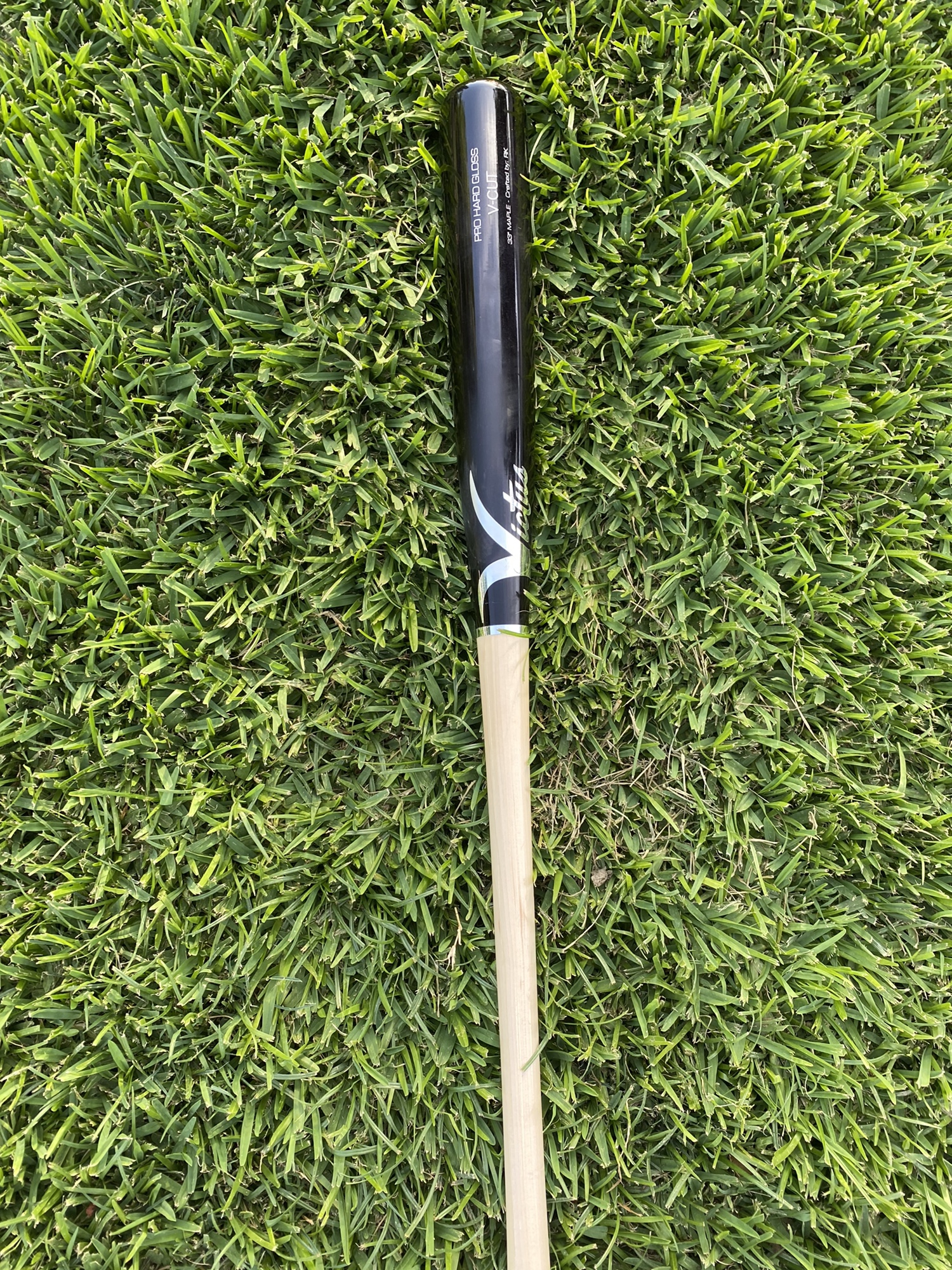 Brand new Victus wooden bat 33/30 SidelineSwap