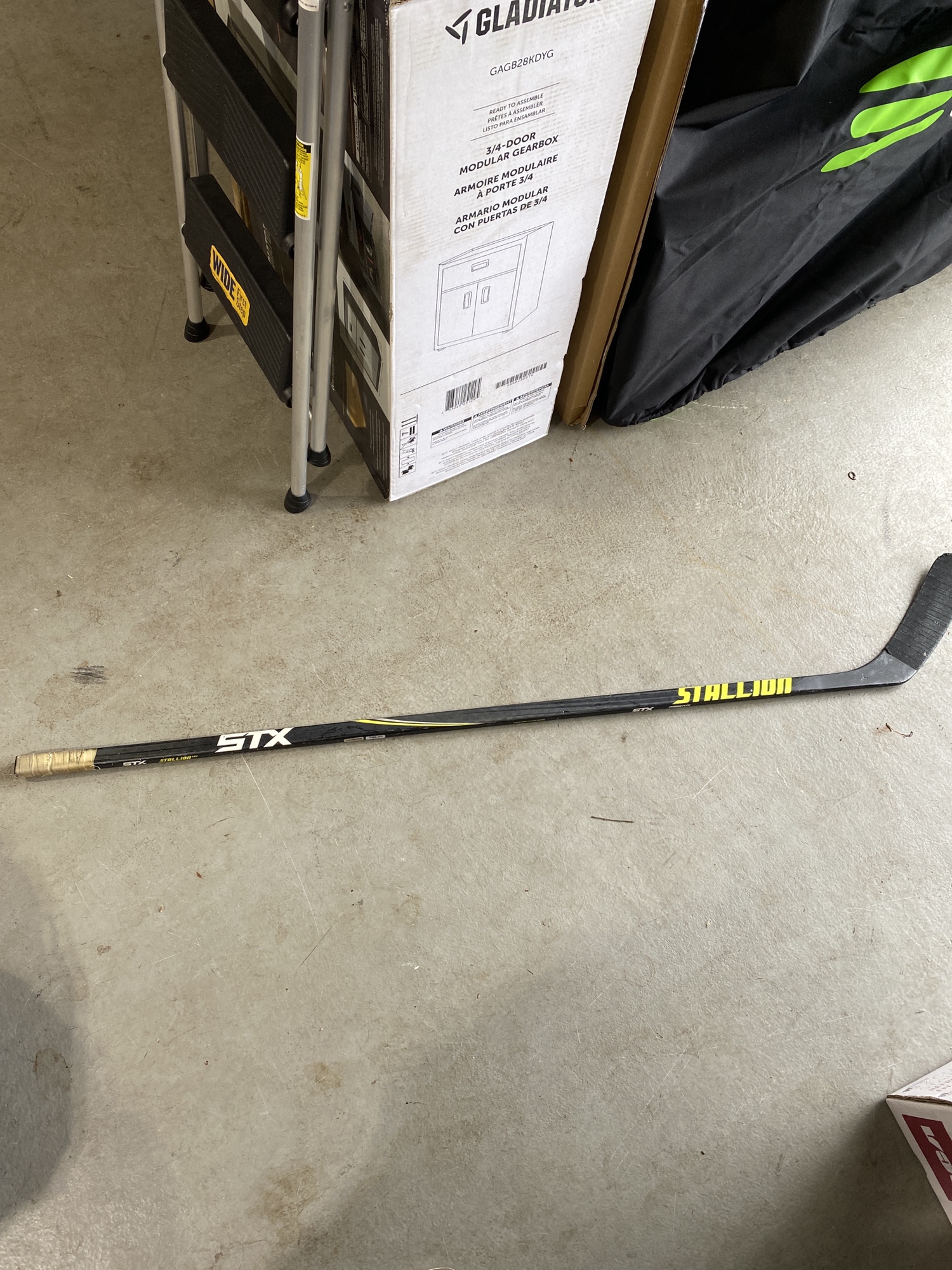 Senior STX Stallion Hockey Stick 75 Flex X9 Curve SidelineSwap