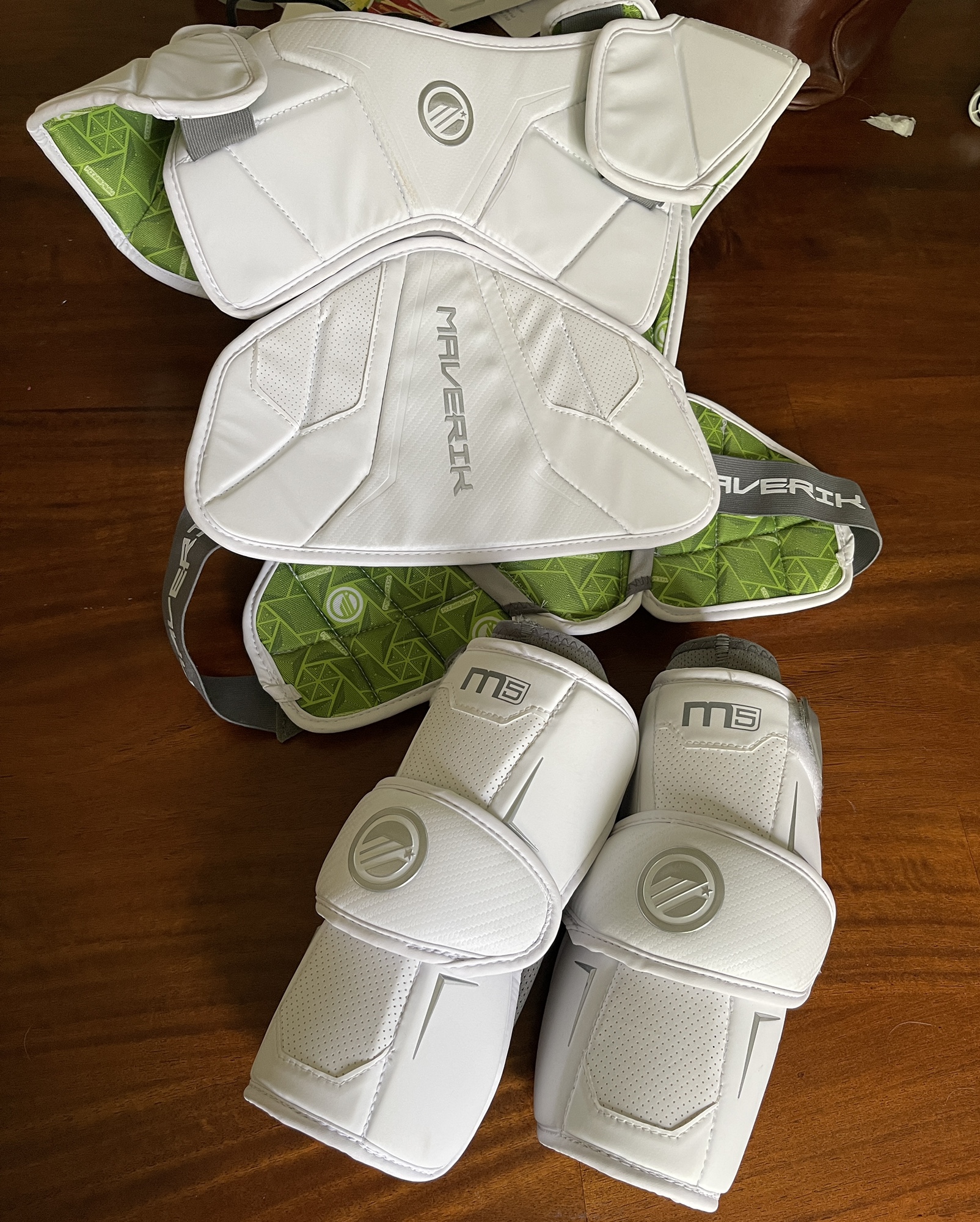 Maverik M5 EKG L Shoulder Pads SidelineSwap