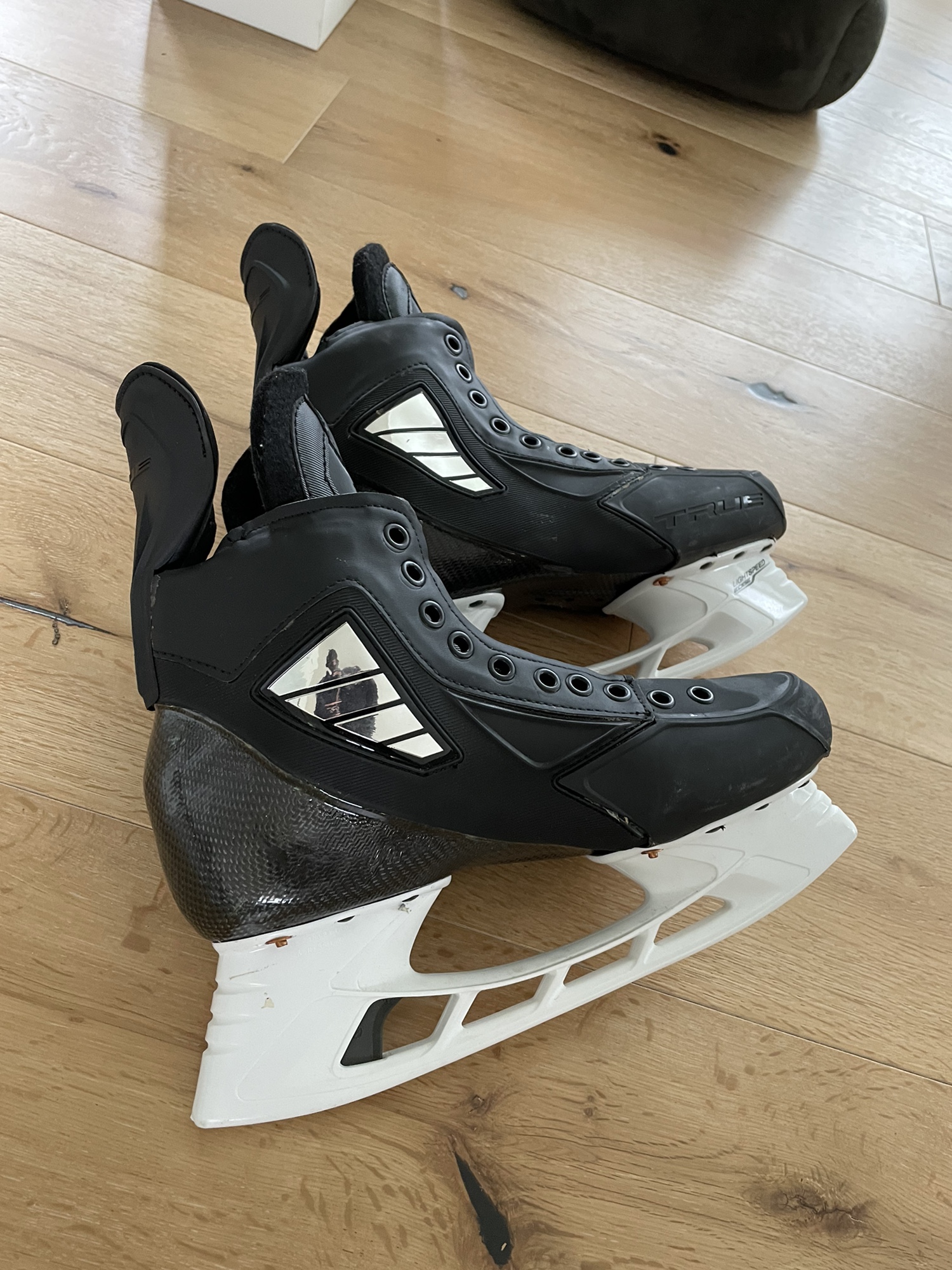 New True Regular Width Pro Stock Size 8.5 Pro Custom Hockey Skates