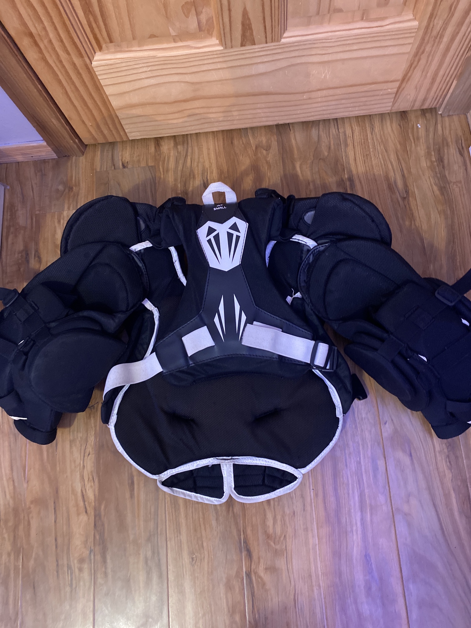 Used Small Bauer Supreme S190 Goalie Chest Protector SidelineSwap