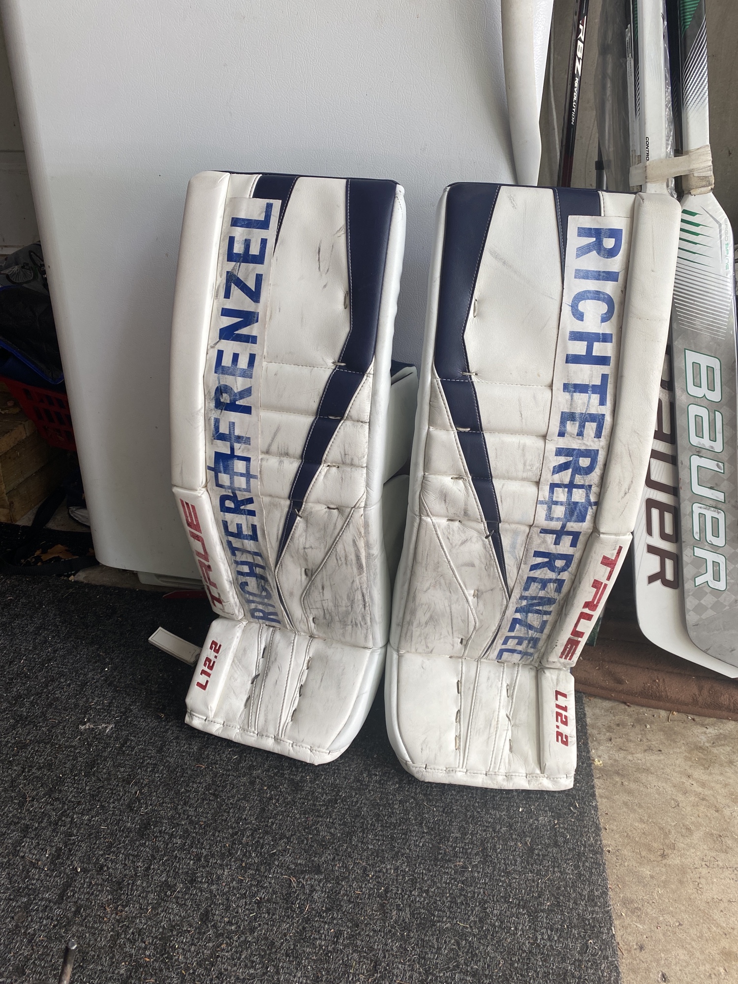 35" L12.2 True Pro Stock Goalie Leg Pads SidelineSwap